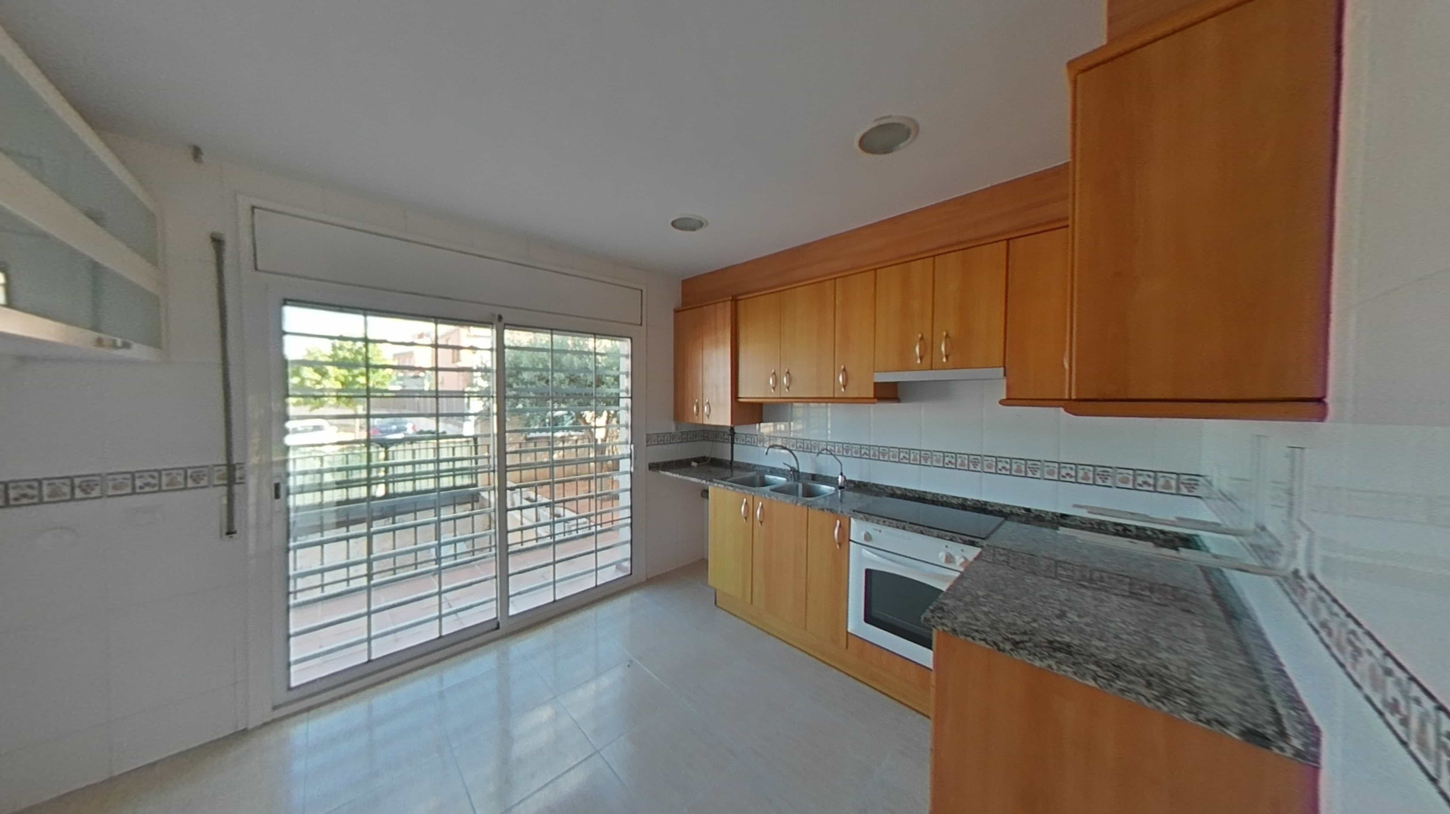 Chalet adosado en venta en calle Angel Guimera (parcela 121)