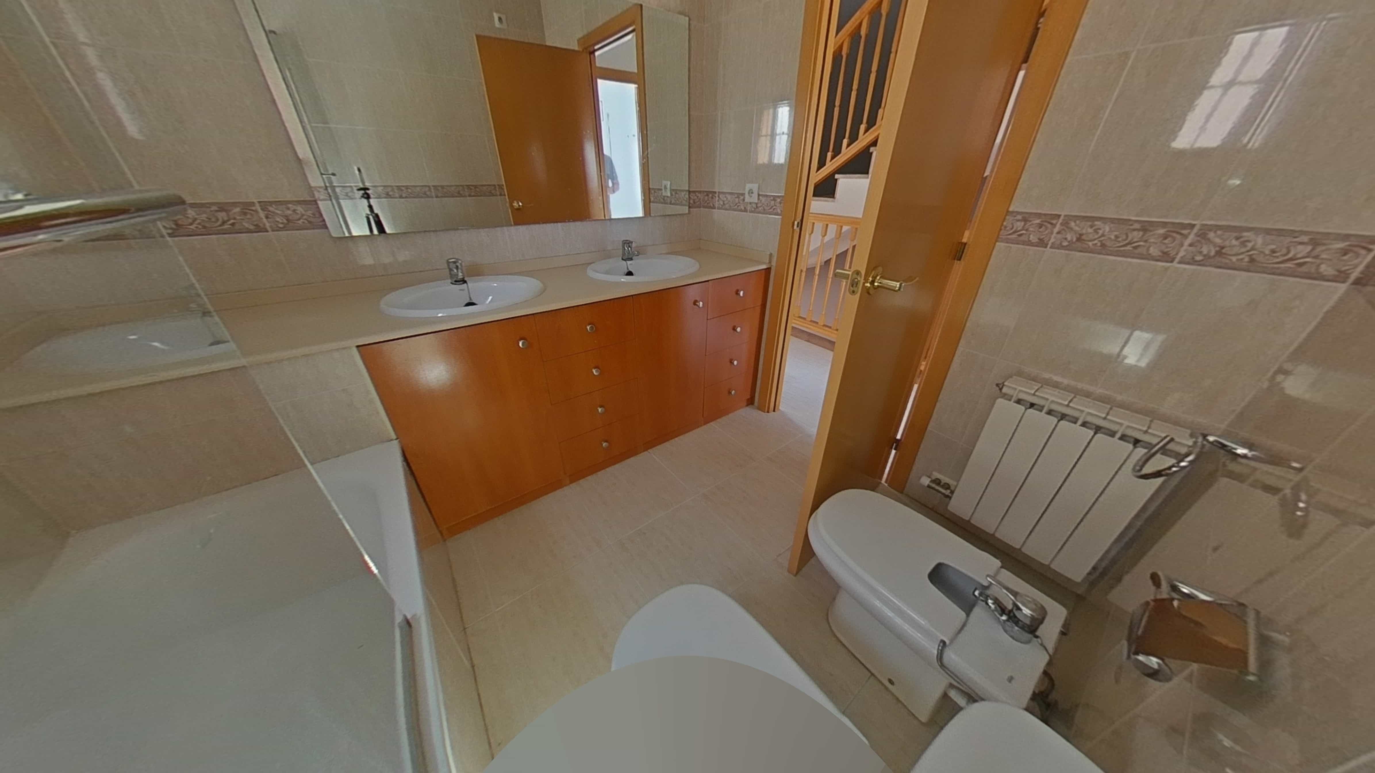 Chalet adosado en venta en calle Angel Guimera (parcela 121)