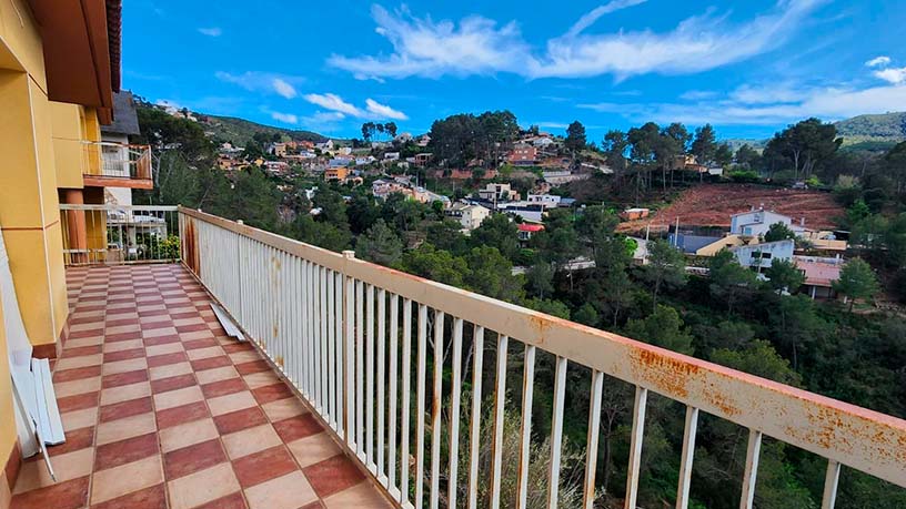 Semi-detached house for sale in avda Paisos Catalans