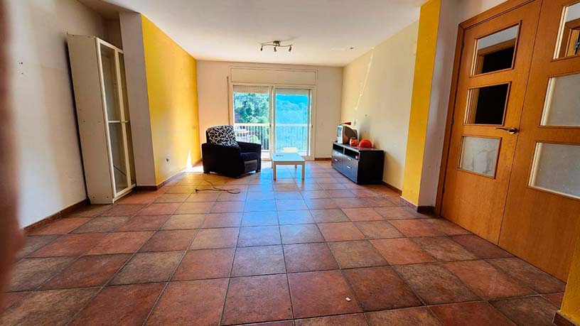 Semi-detached house for sale in avda Paisos Catalans