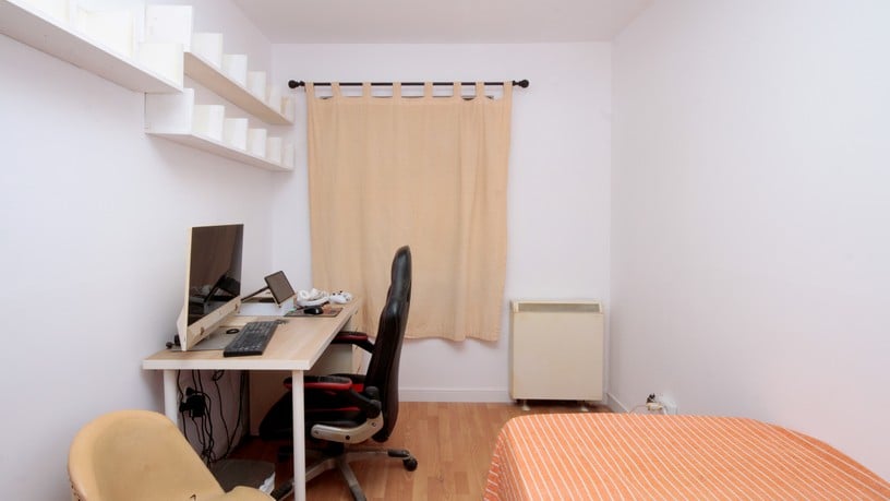 Flat for sale in carrer Carrer de la Mare Eterna