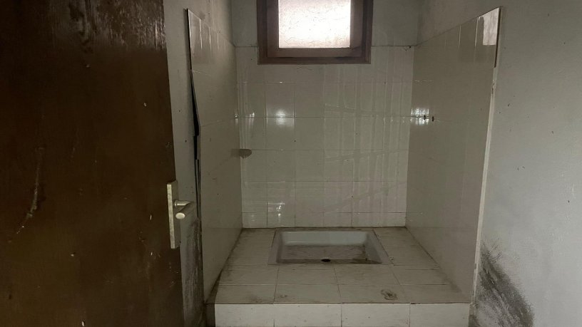 Piso en venta en calle Besalu 14-16
