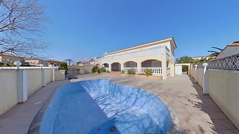 Casa en venta en calle Peni-parc.52-urb.ampuriabrava