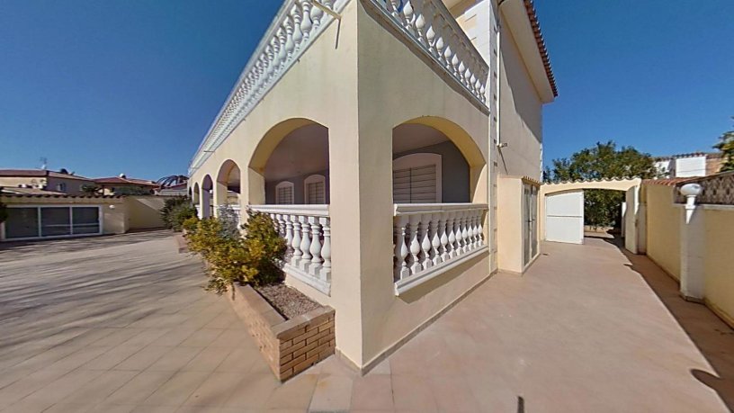 Casa en venta en calle Peni-parc.52-urb.ampuriabrava
