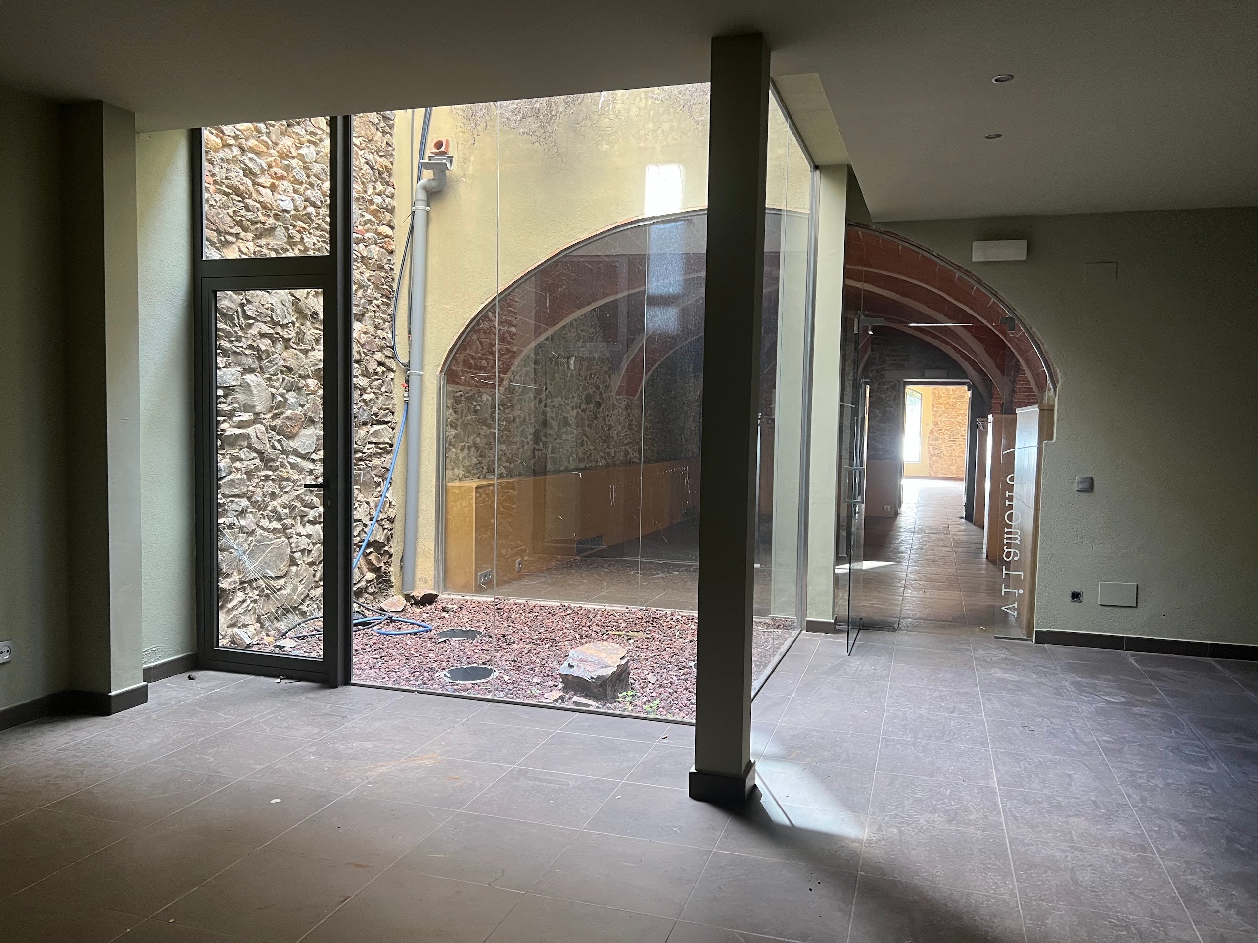 Hotel for sale in plaza De la Igesia