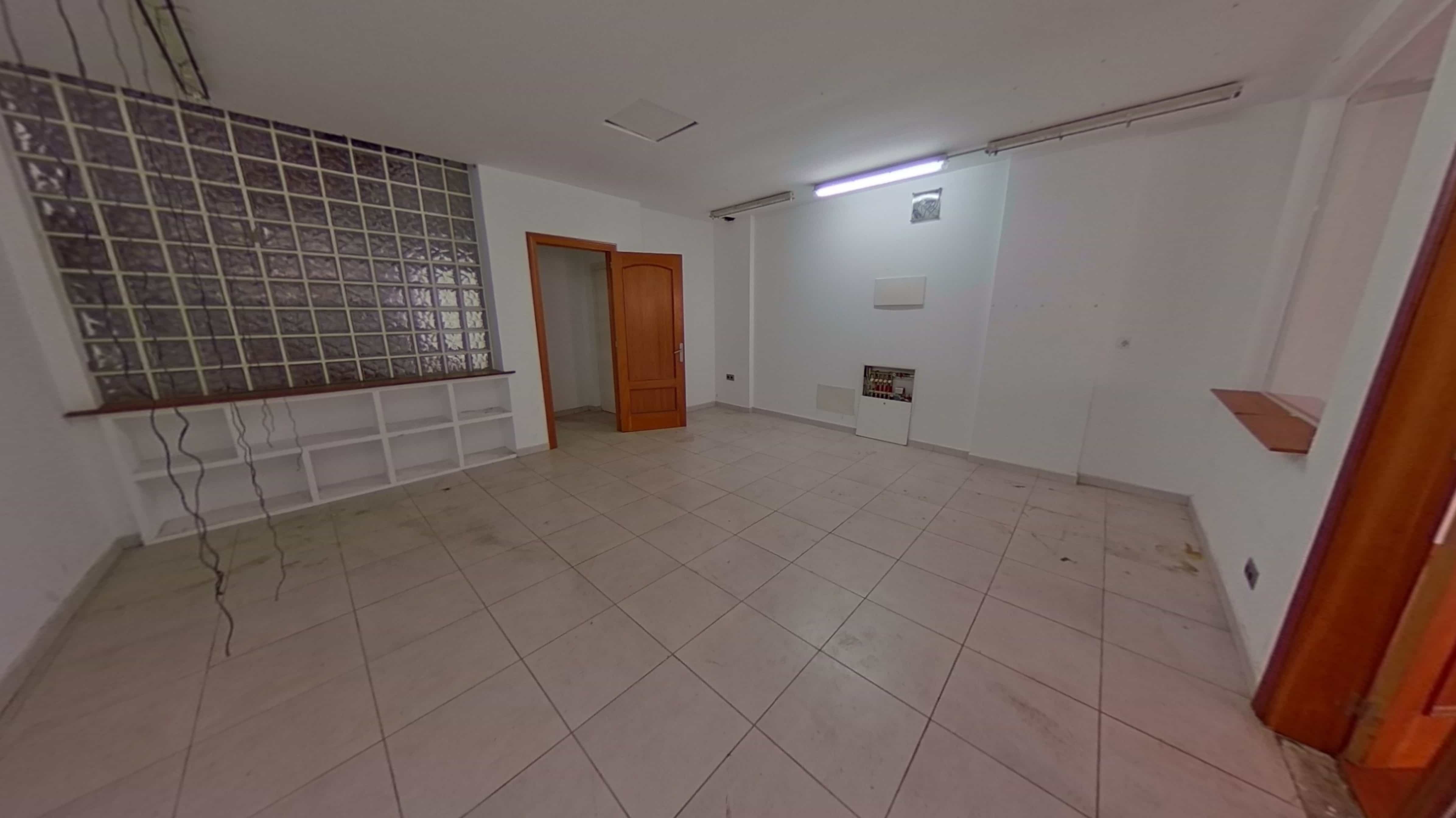 Chalet adosado en venta en calle Emporda