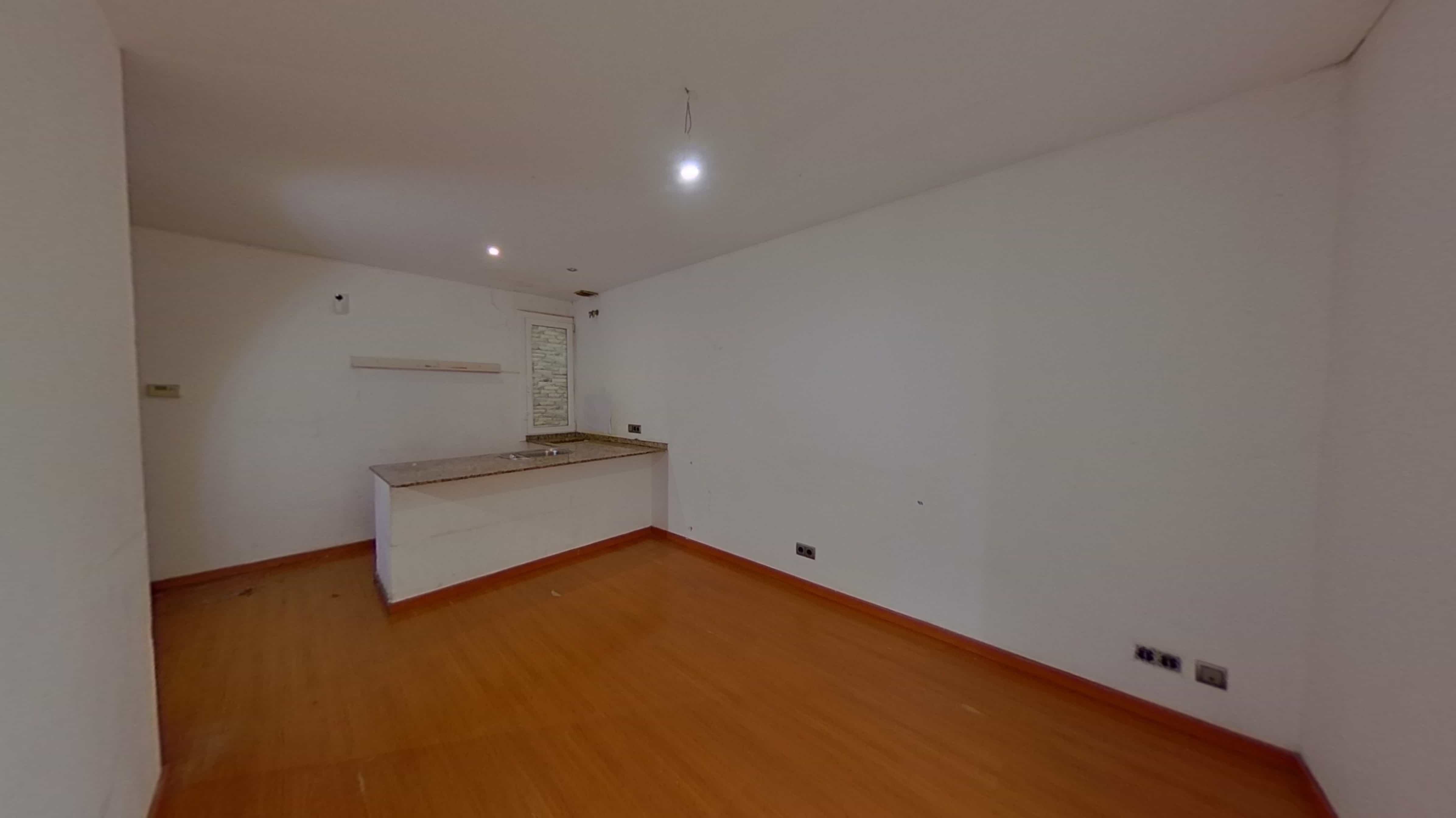 Chalet adosado en venta en calle Emporda