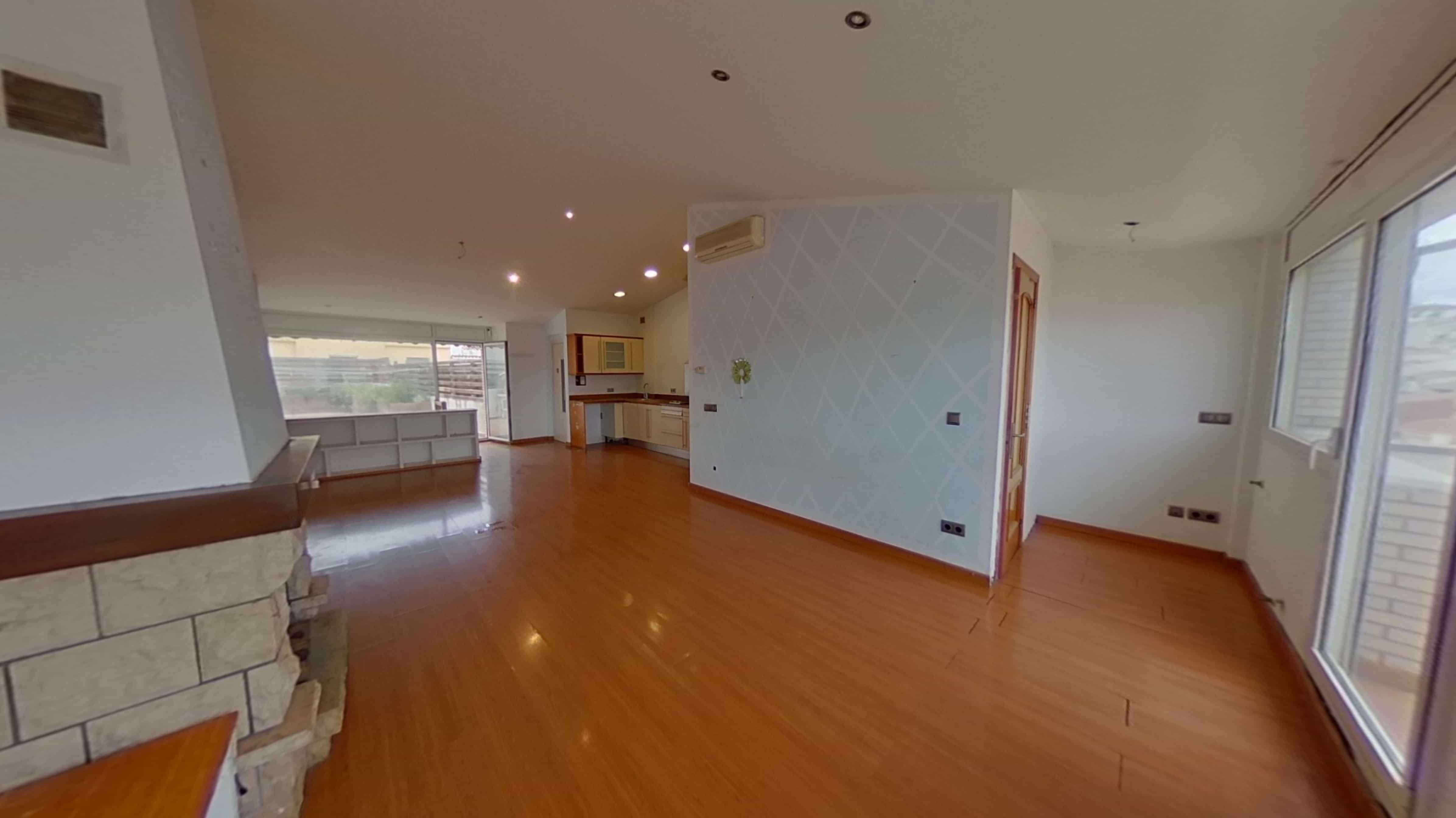 Chalet adosado en venta en calle Emporda