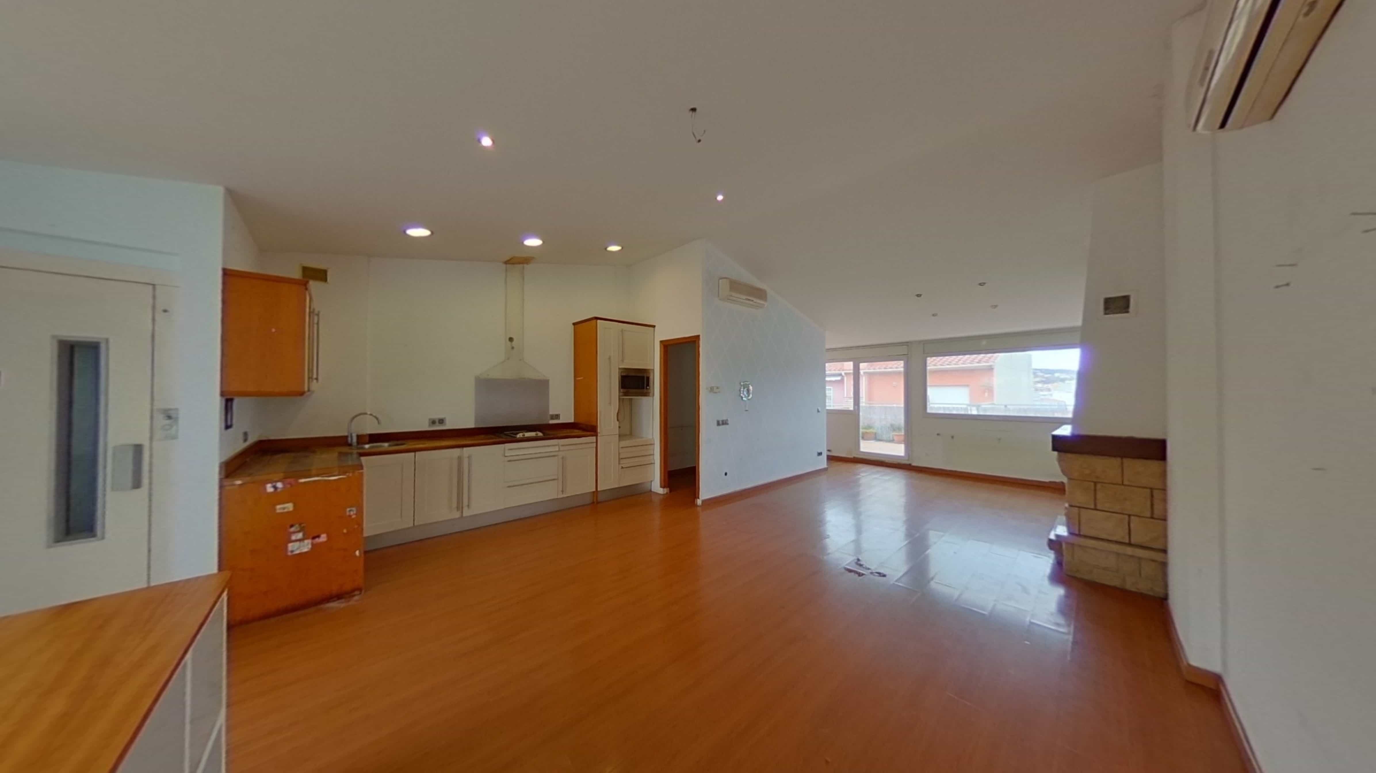 Chalet adosado en venta en calle Emporda