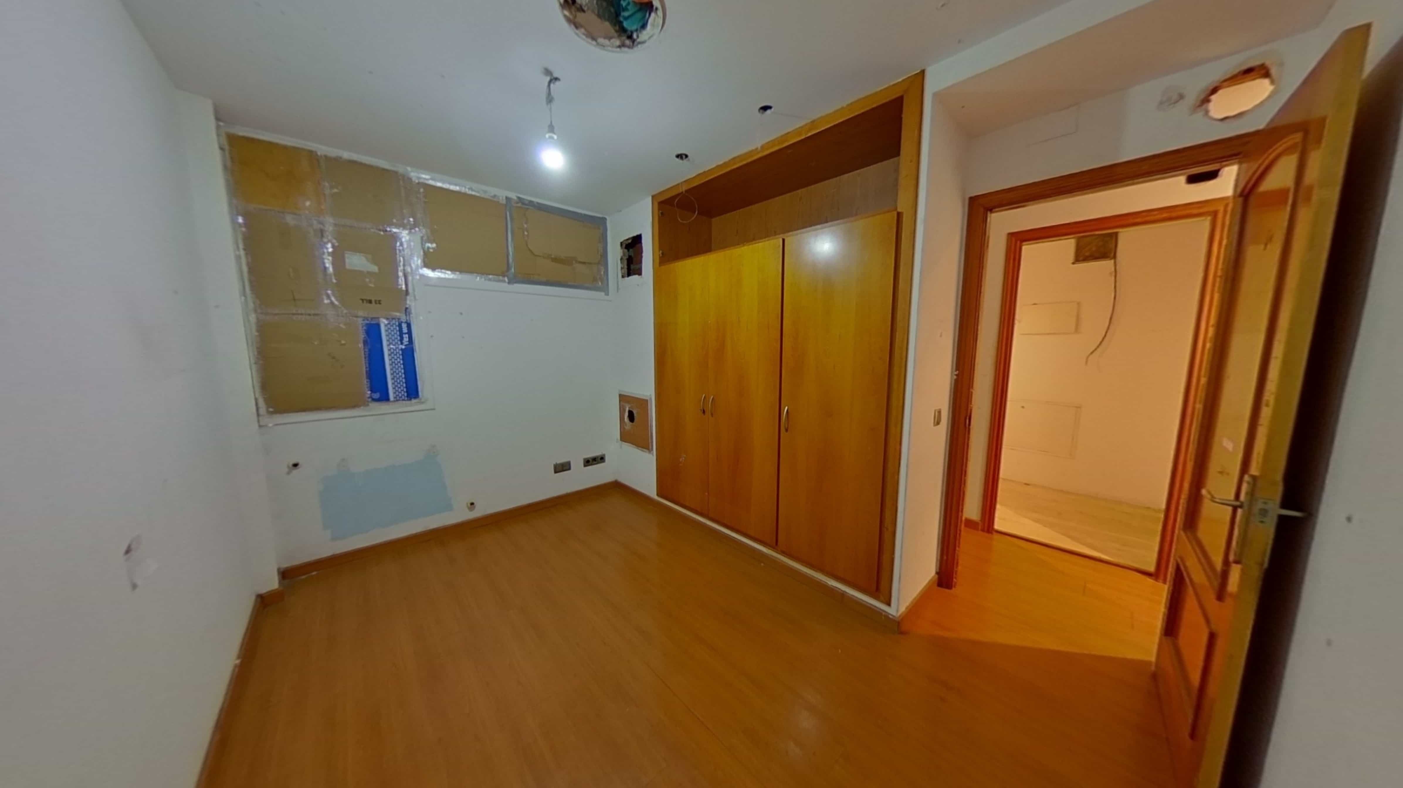 Chalet adosado en venta en calle Emporda