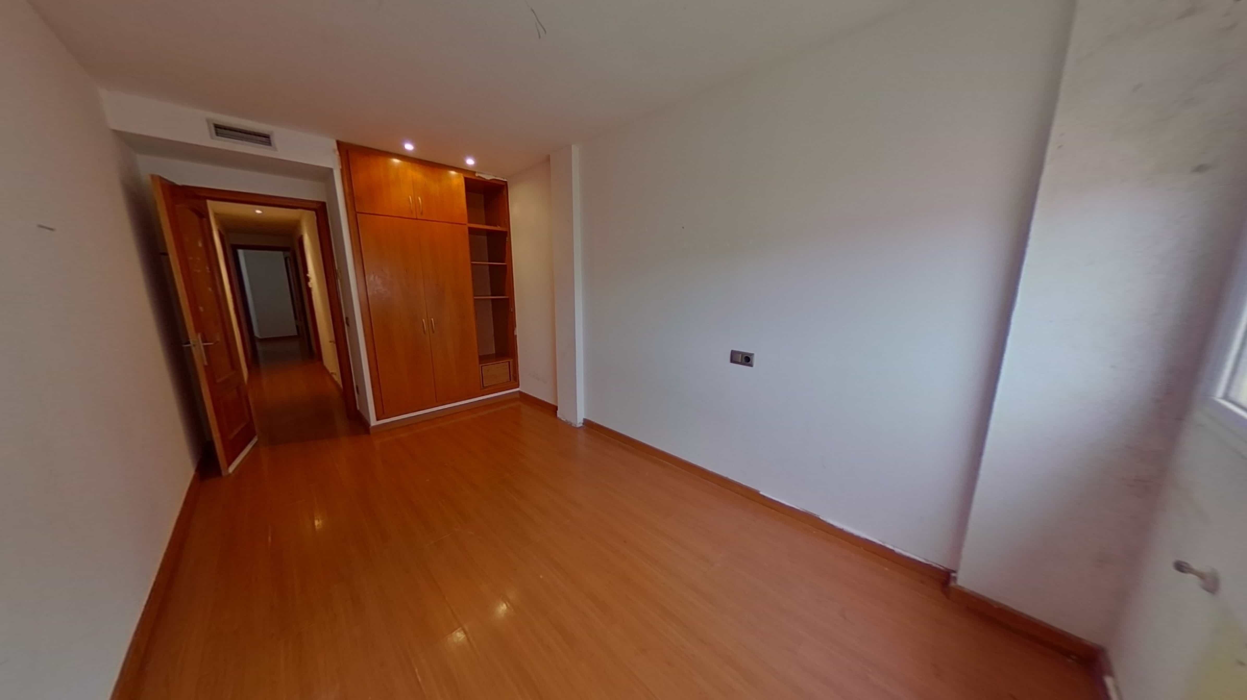 Chalet adosado en venta en calle Emporda