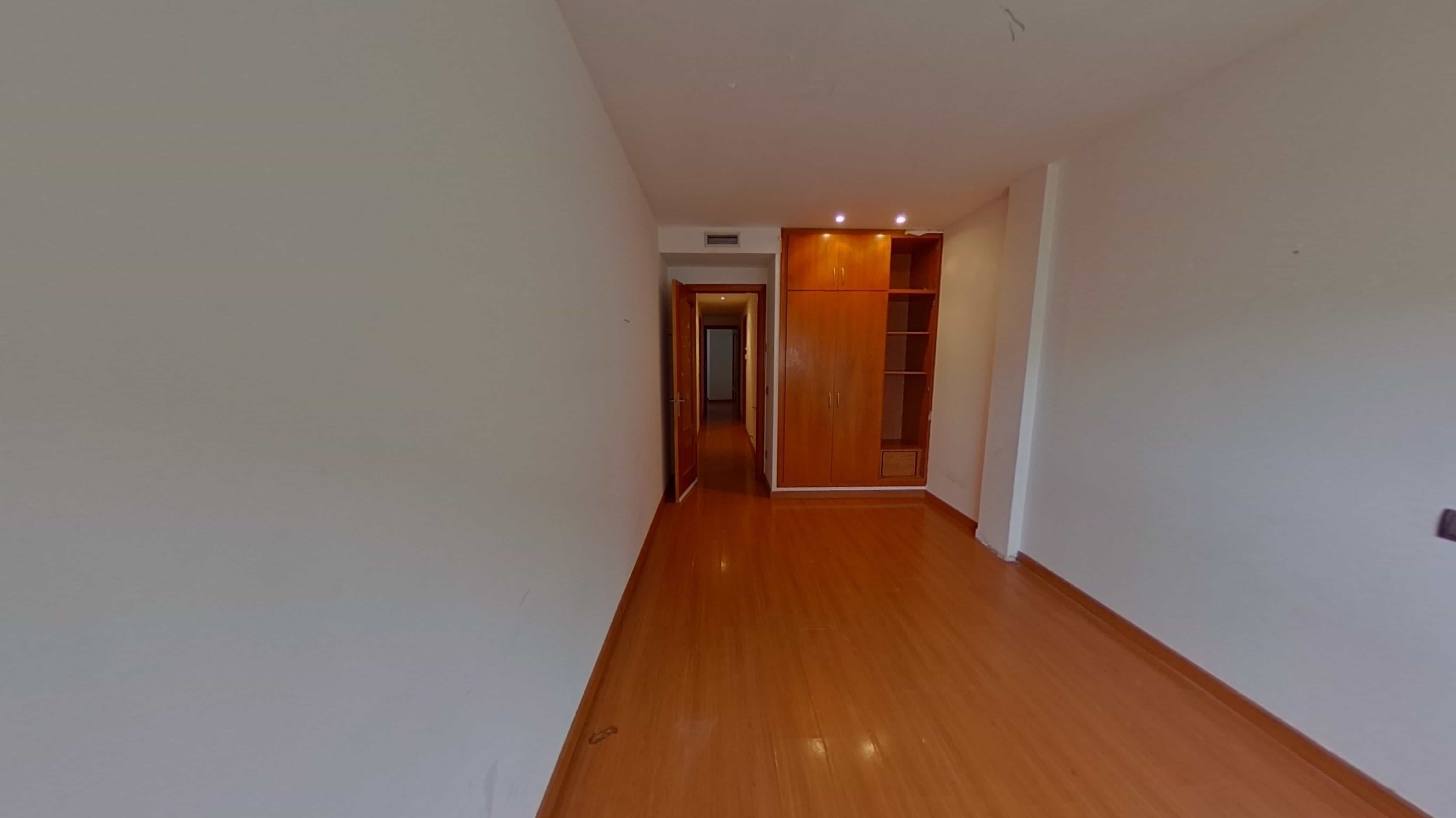 Chalet adosado en venta en calle Emporda