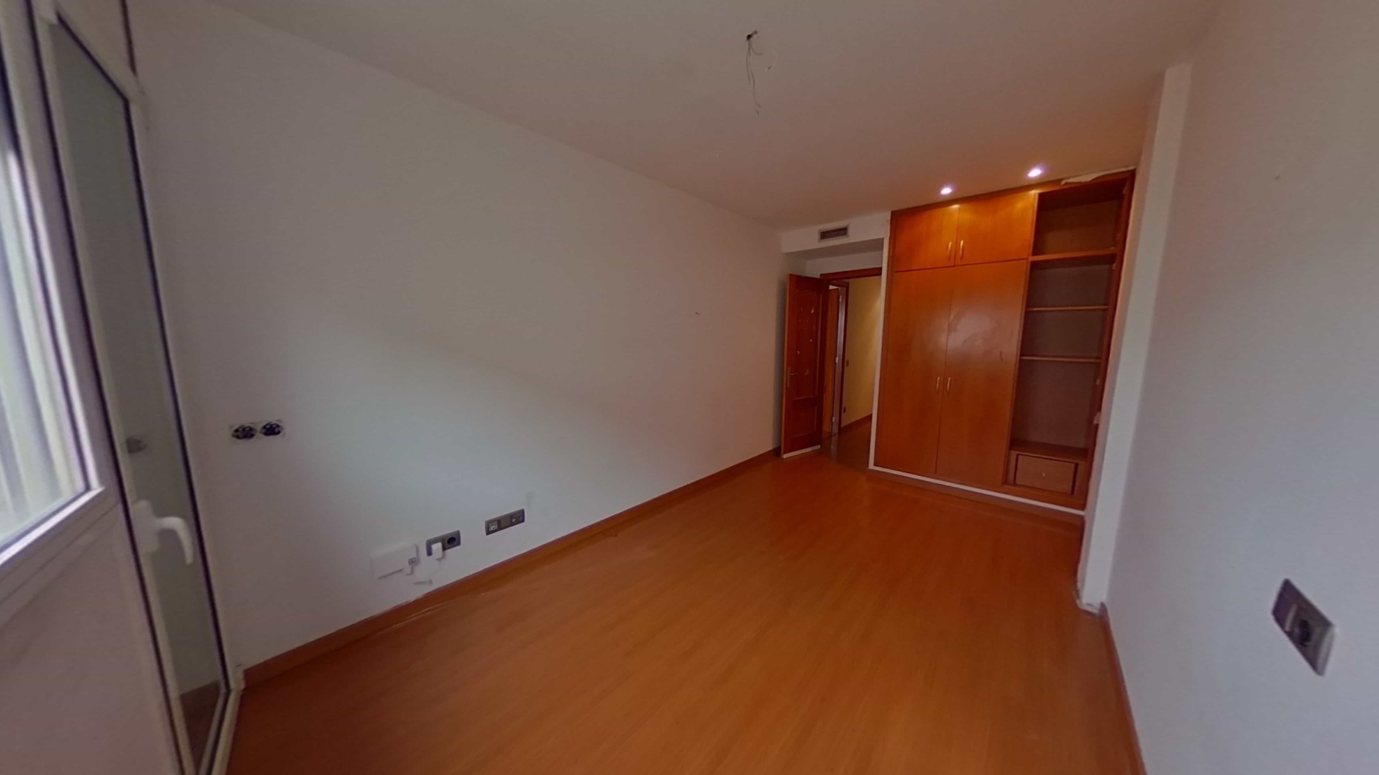 Chalet adosado en venta en calle Emporda