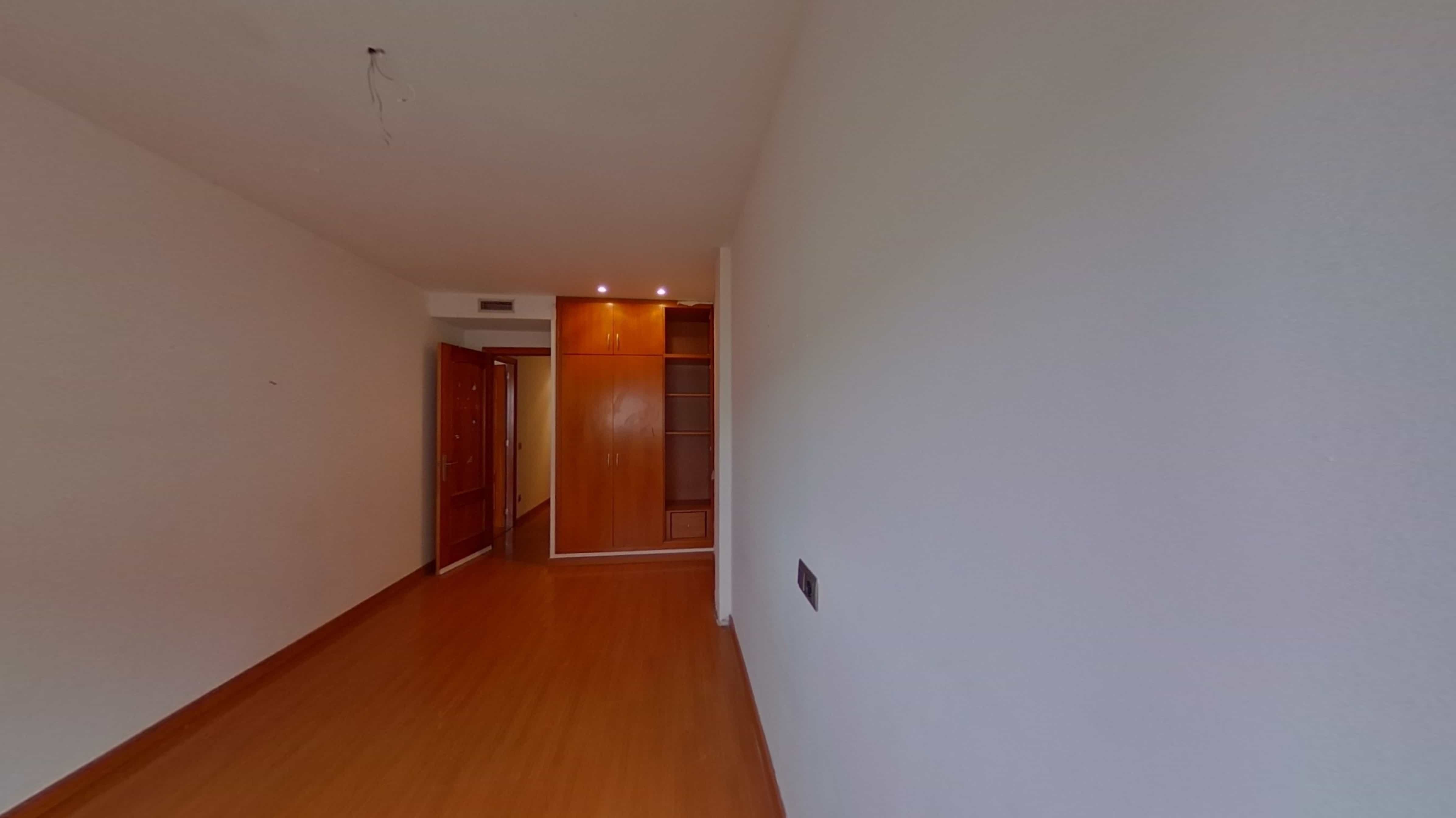 Chalet adosado en venta en calle Emporda