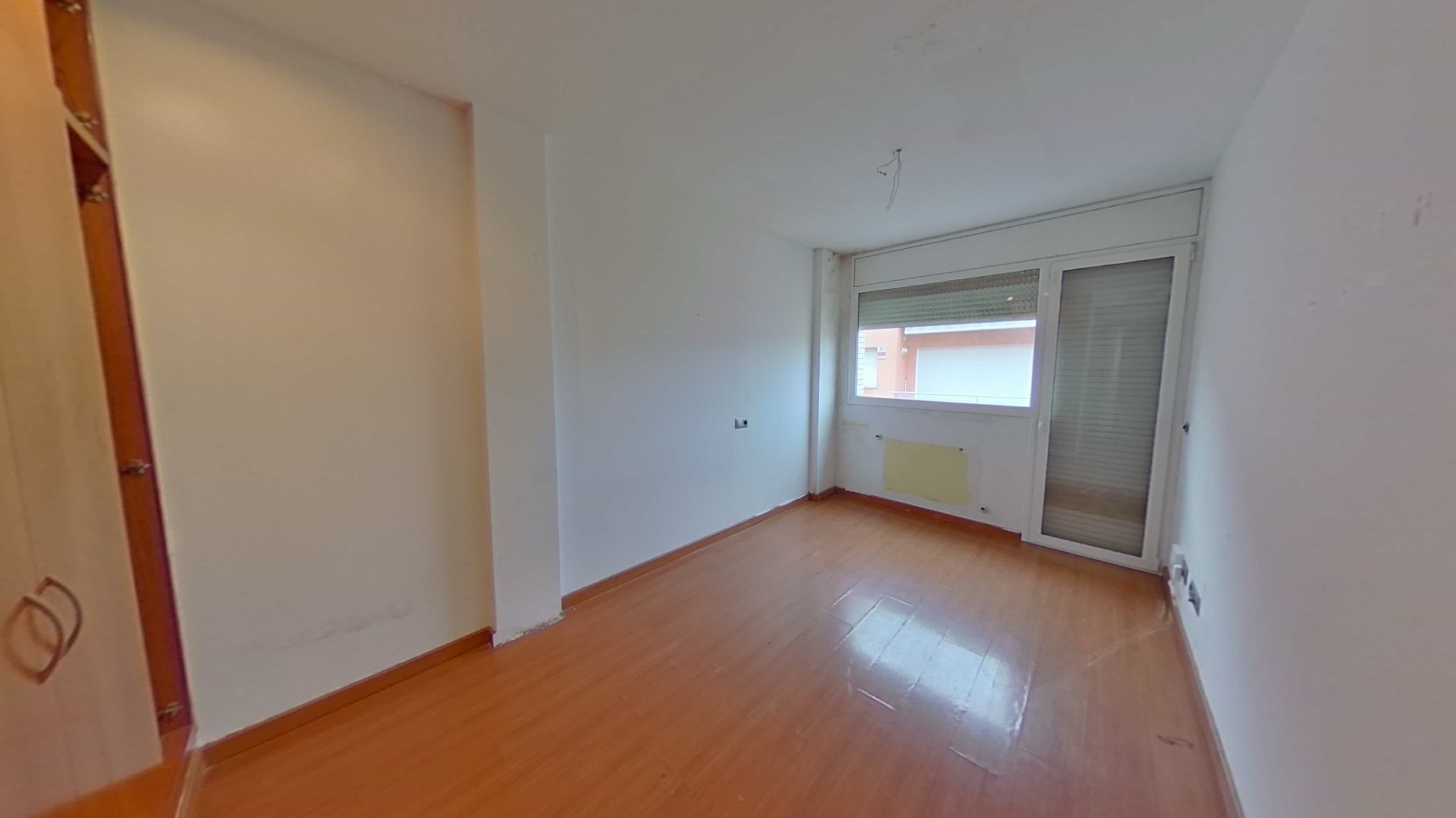 Chalet adosado en venta en calle Emporda