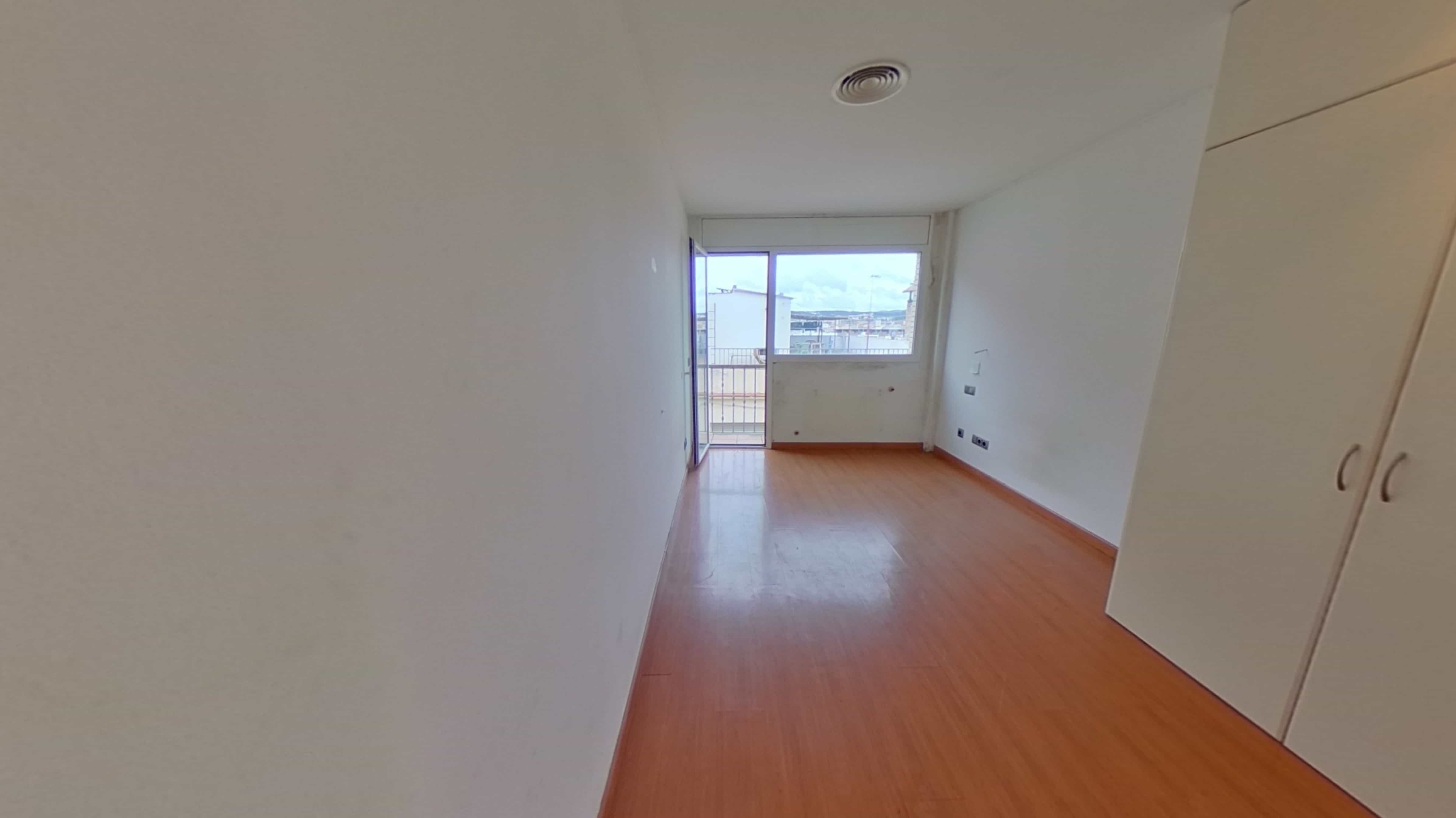 Chalet adosado en venta en calle Emporda