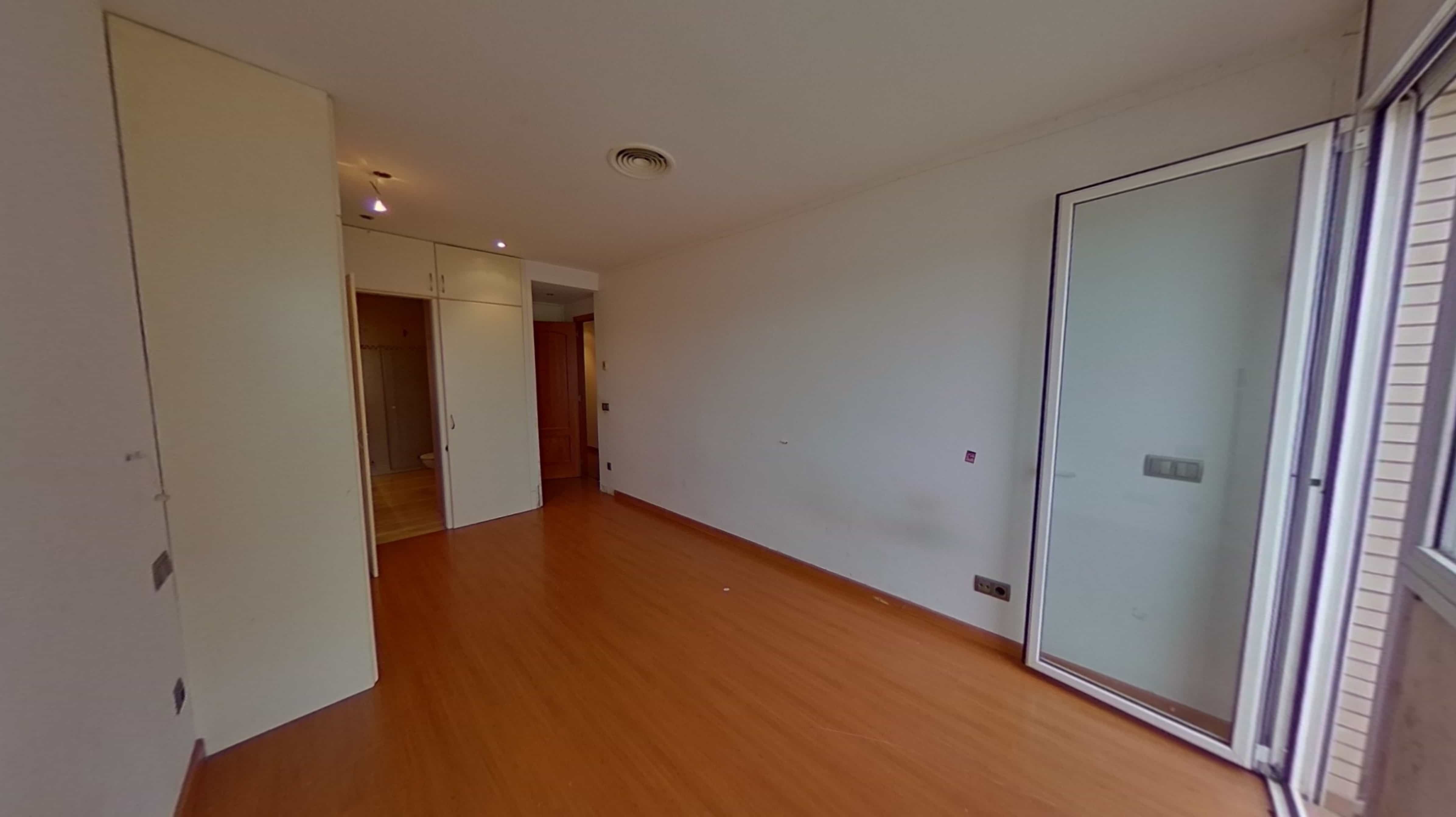 Chalet adosado en venta en calle Emporda