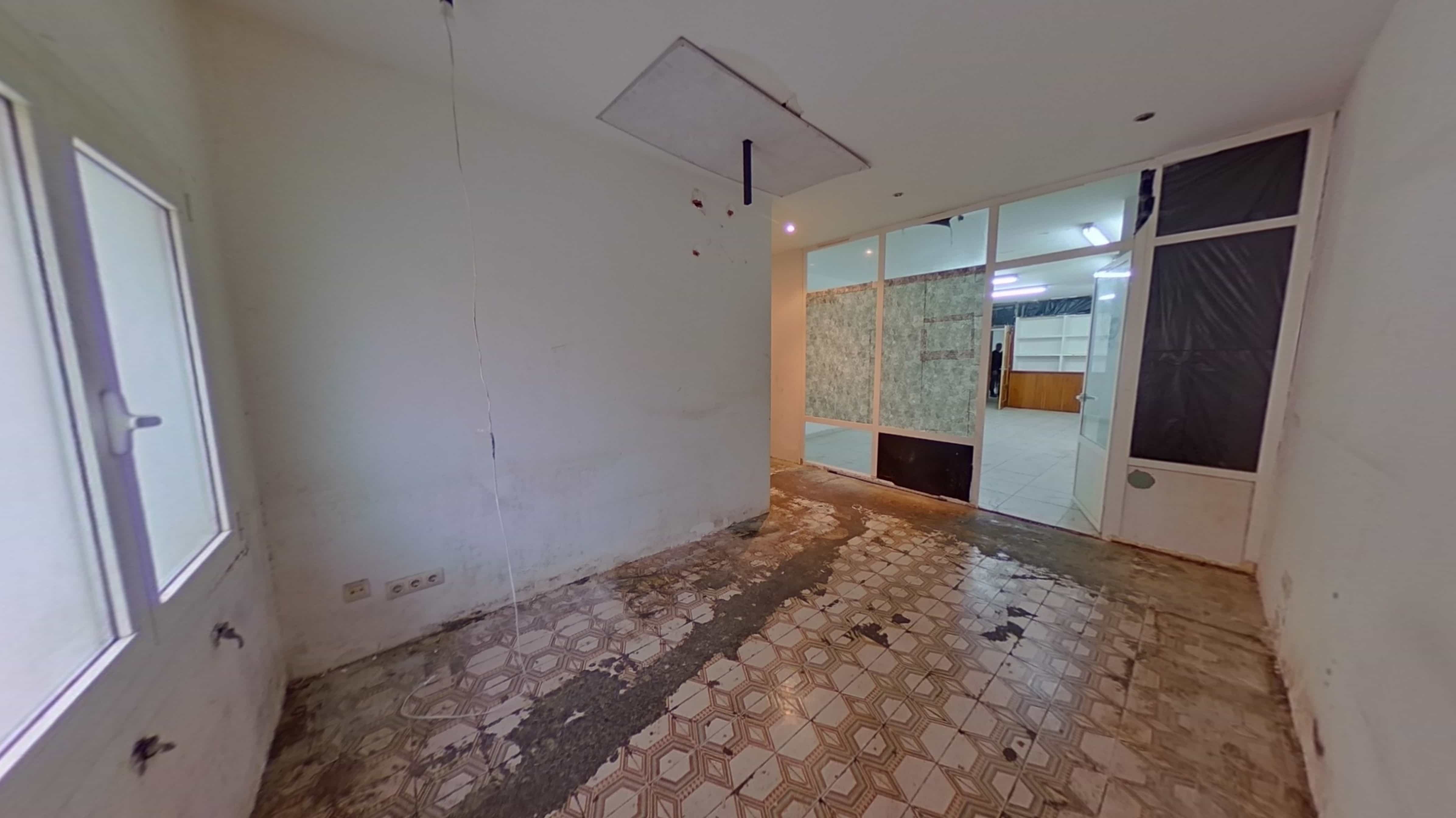 Chalet adosado en venta en calle Emporda