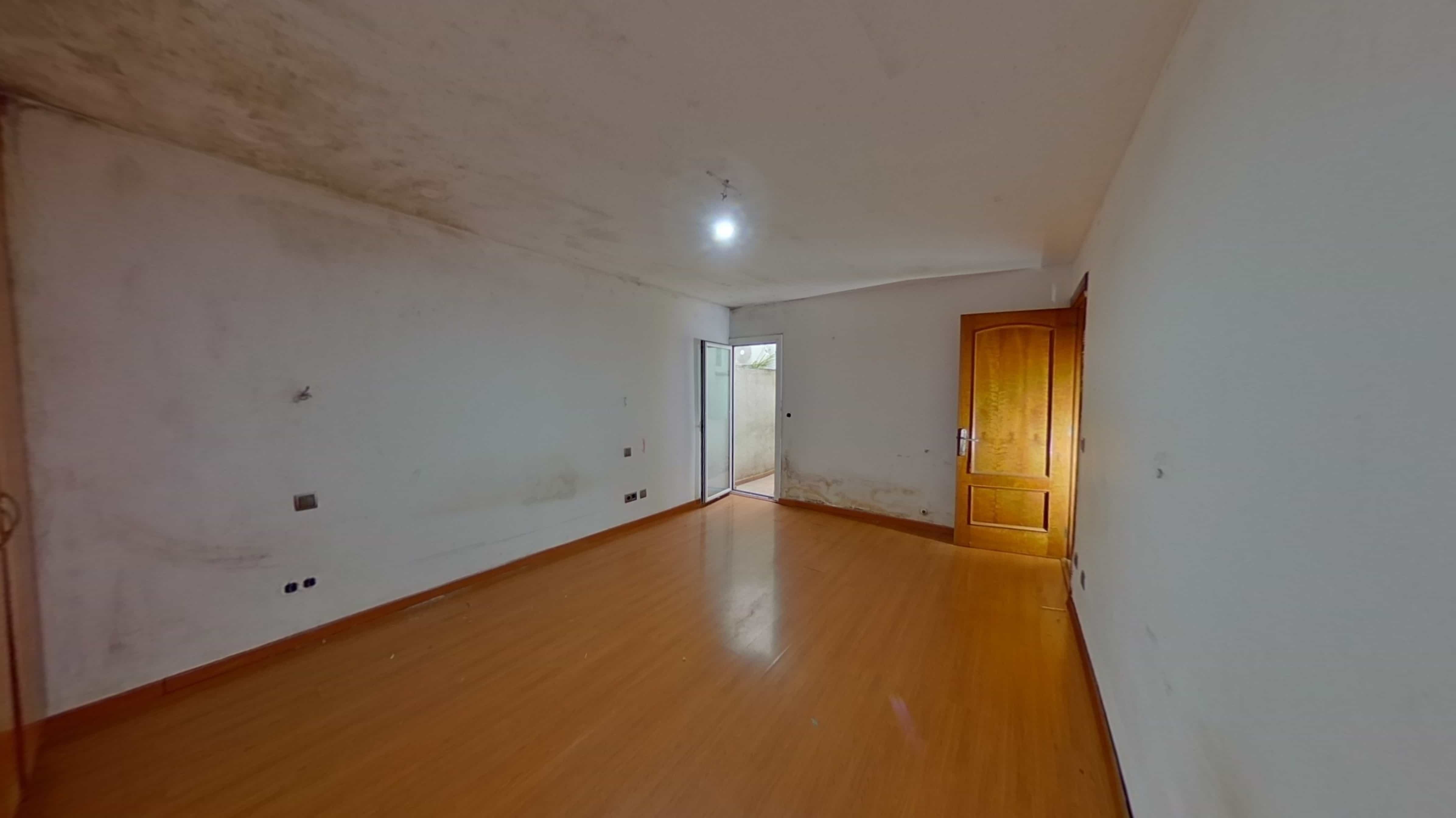Chalet adosado en venta en calle Emporda