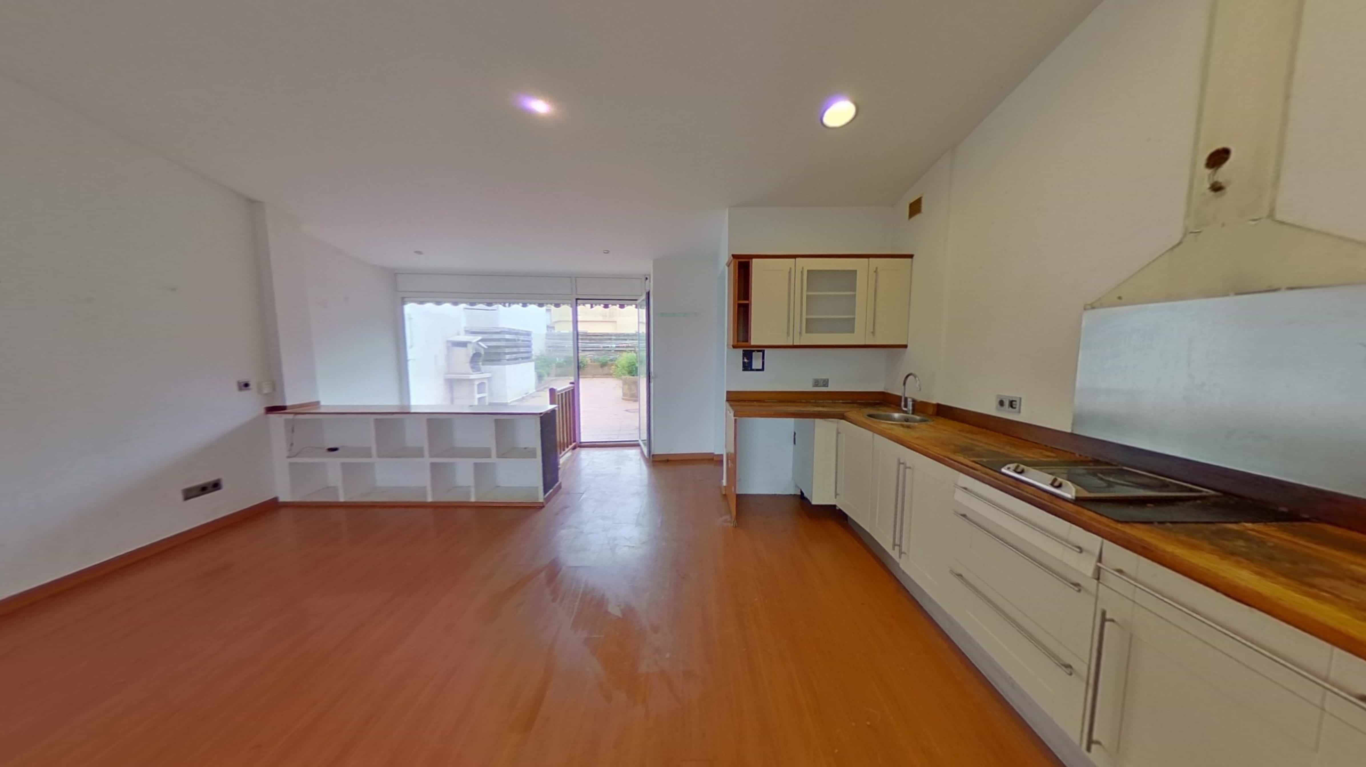 Chalet adosado en venta en calle Emporda