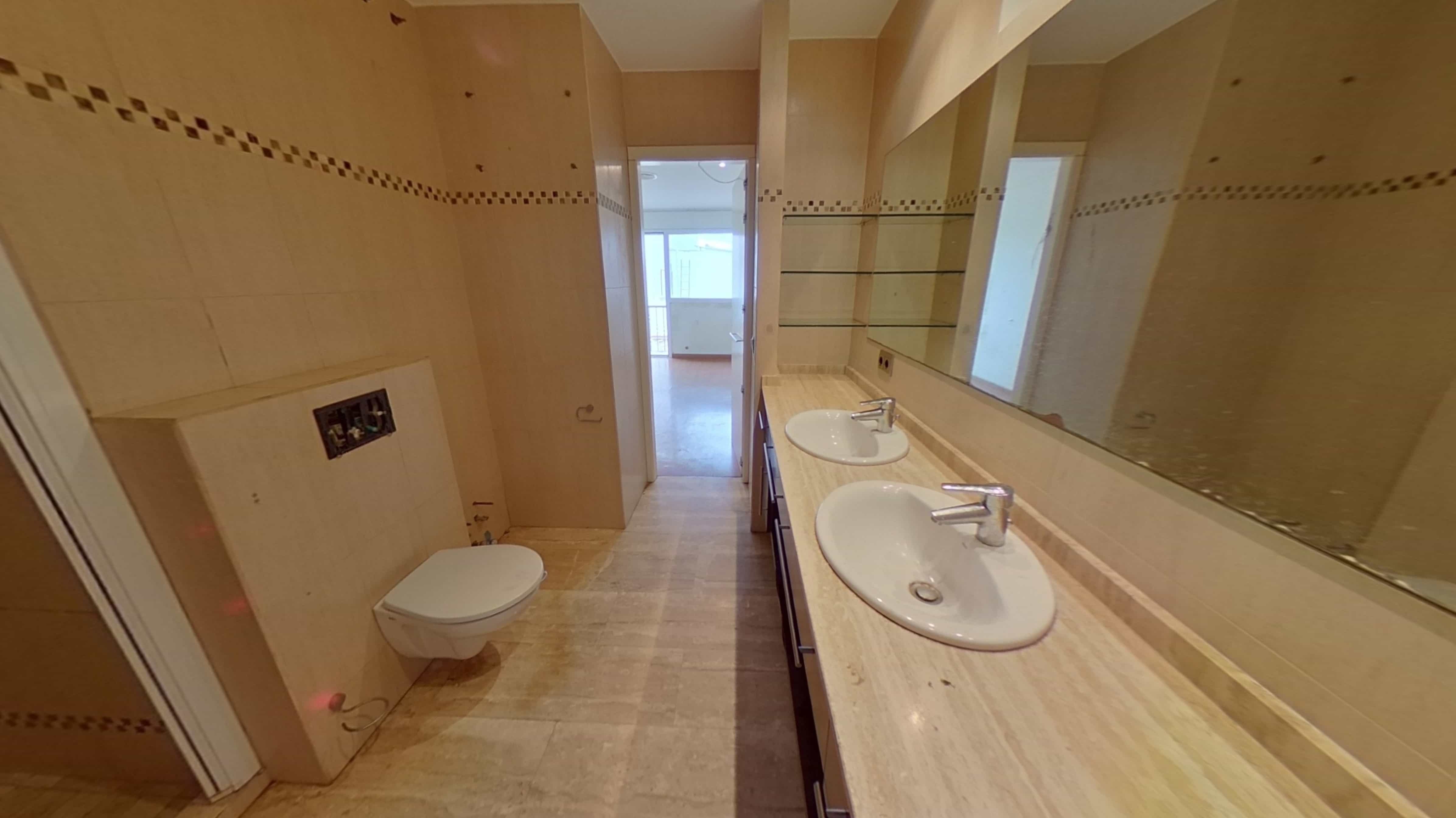 Chalet adosado en venta en calle Emporda