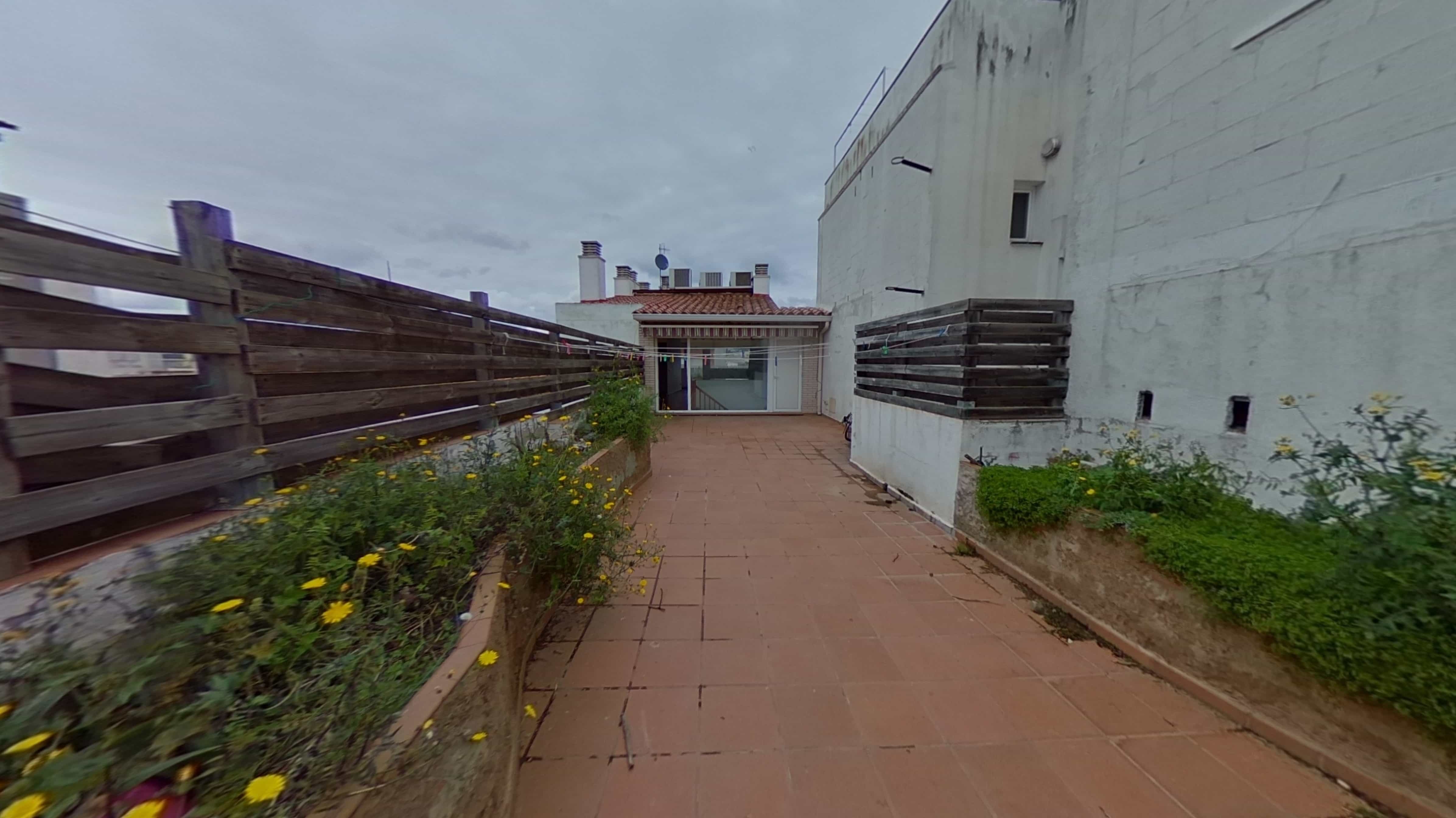 Chalet adosado en venta en calle Emporda