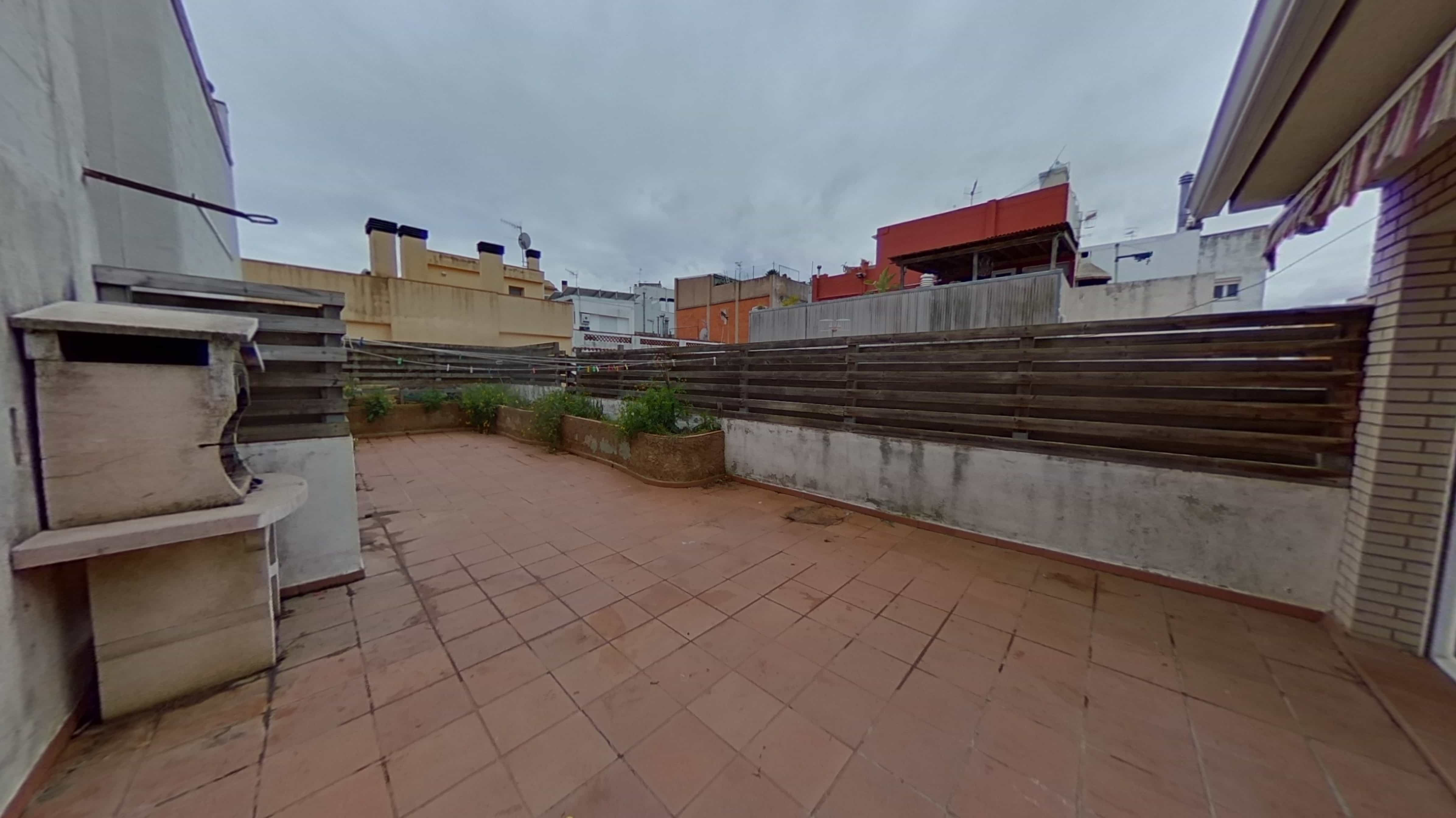 Chalet adosado en venta en calle Emporda