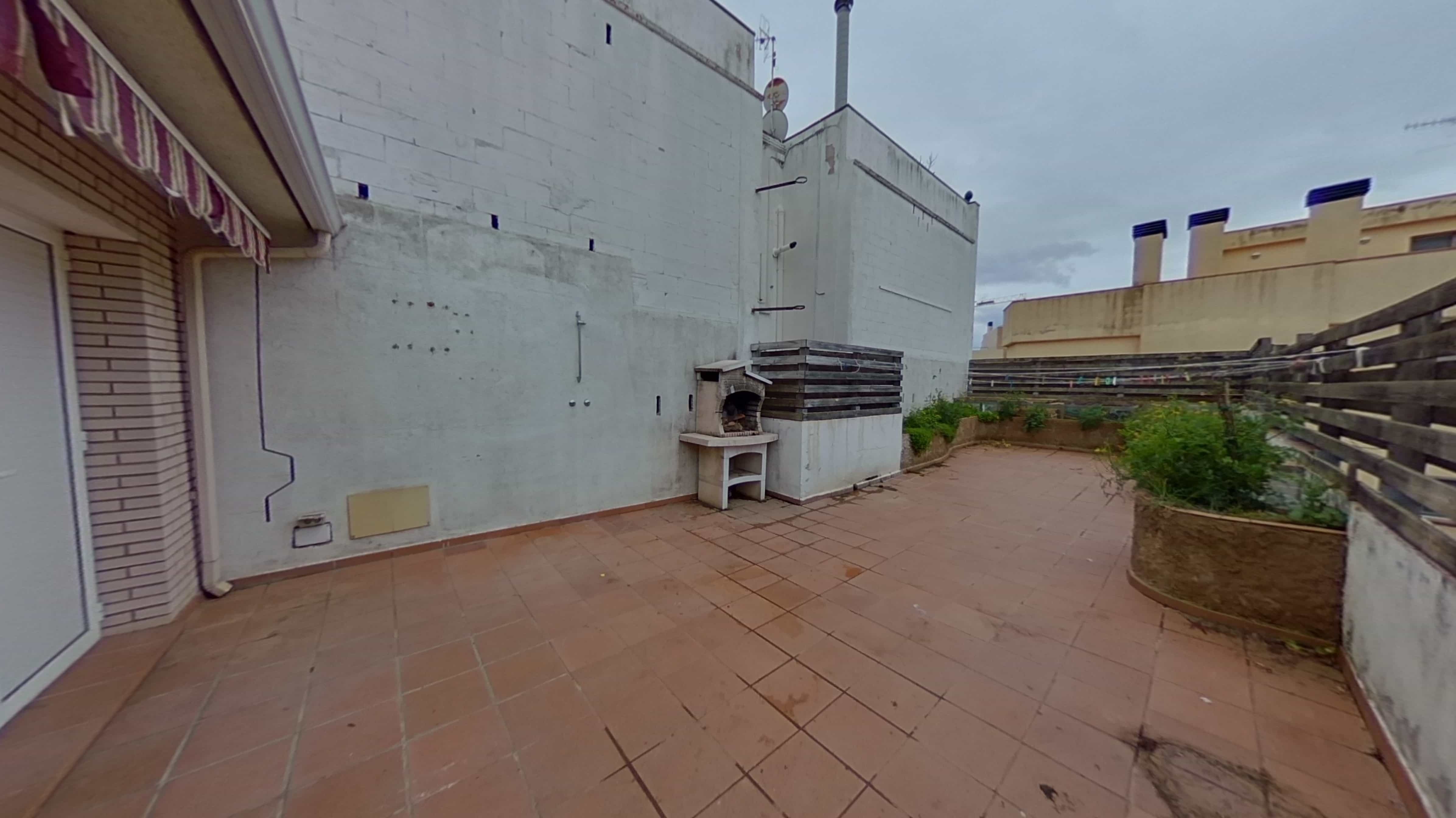 Chalet adosado en venta en calle Emporda
