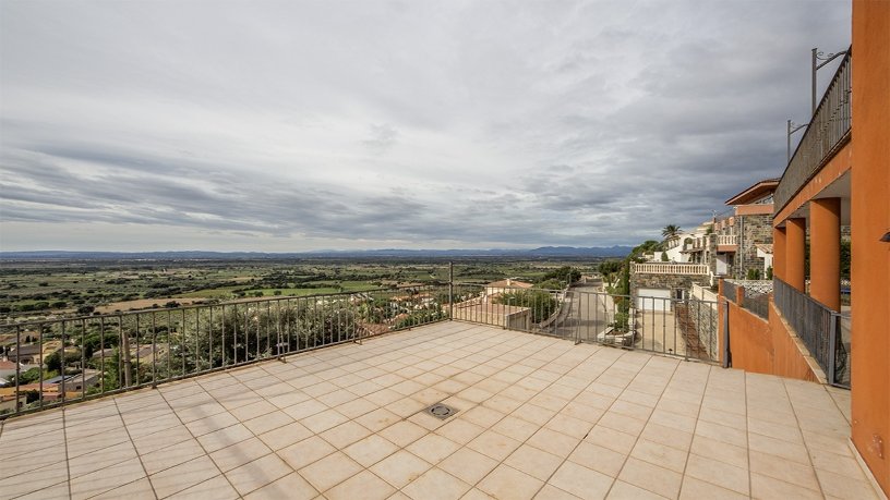 Chalet adosado en venta en calle Anglaterra