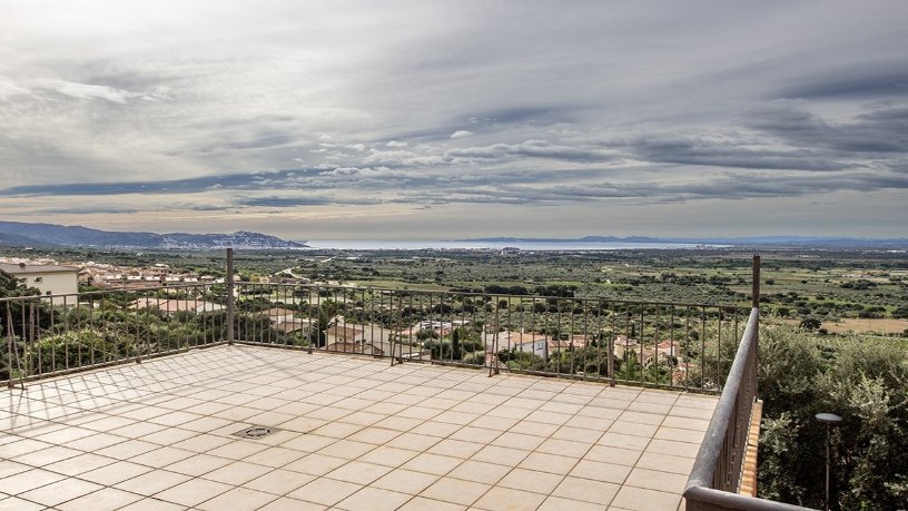 Chalet adosado en venta en calle Anglaterra