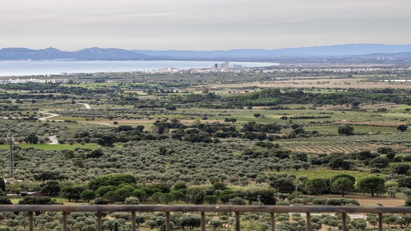 Chalet adosado en venta en calle Anglaterra