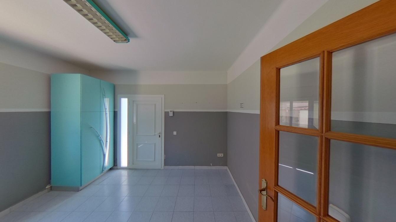 Chalet adosado en venta en calle Turia