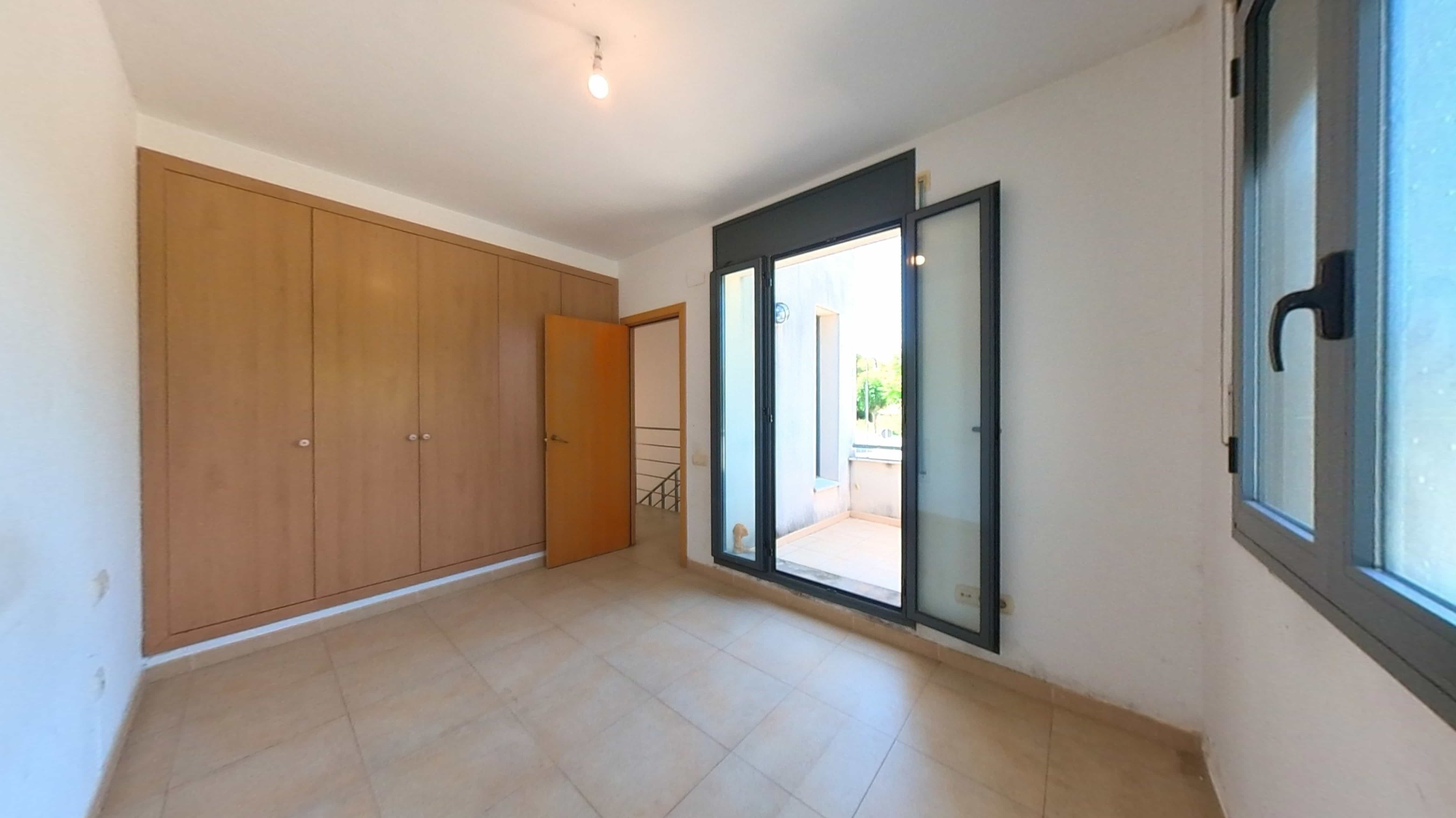 Townhouse for sale in calle Lola Anglada