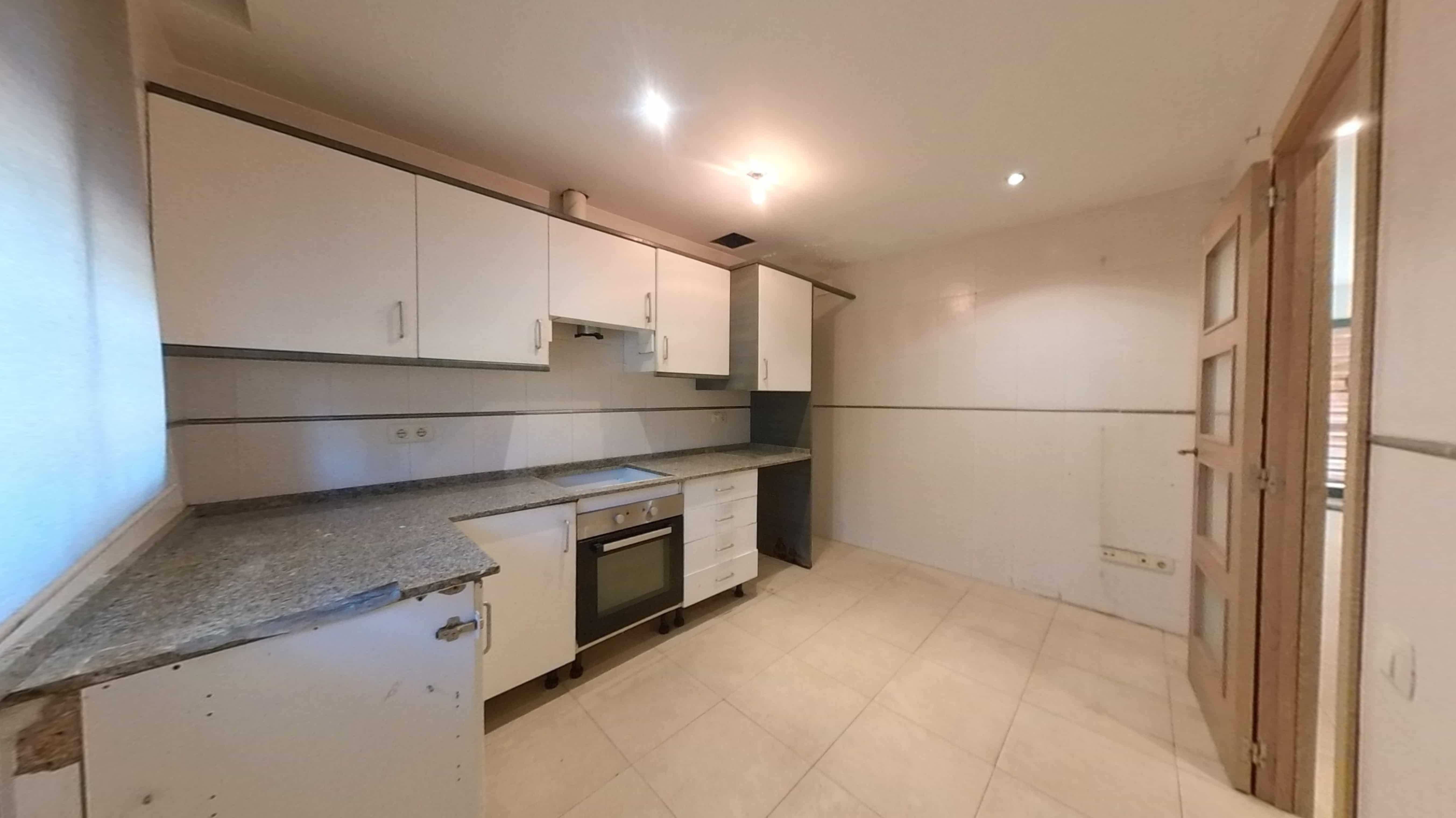 Townhouse for sale in calle Lola Anglada