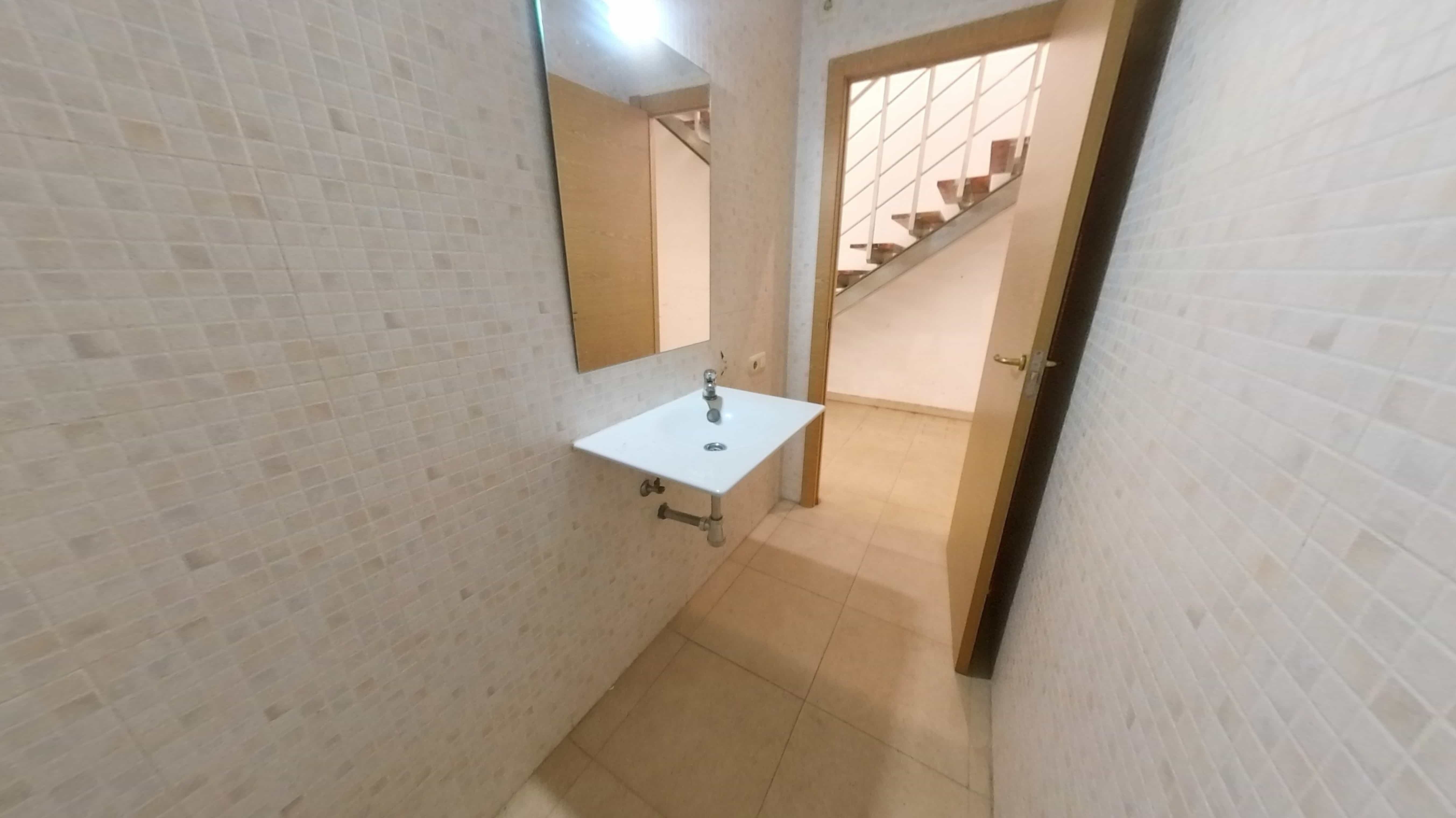 Townhouse for sale in calle Lola Anglada