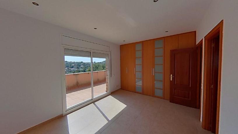 Chalet adosado en venta en calle Via Lactea