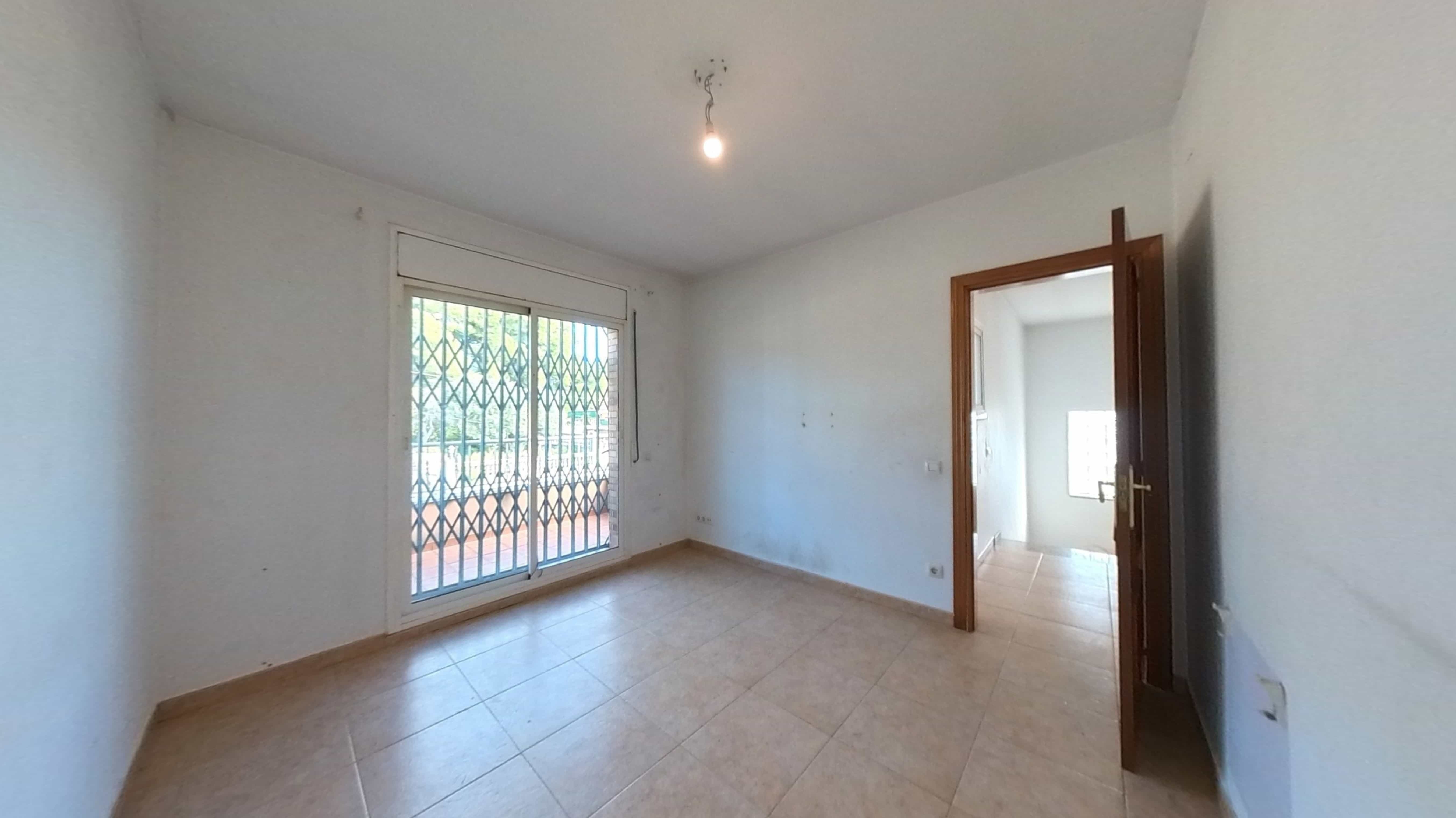 Chalet adosado en venta en calle Via Lactea