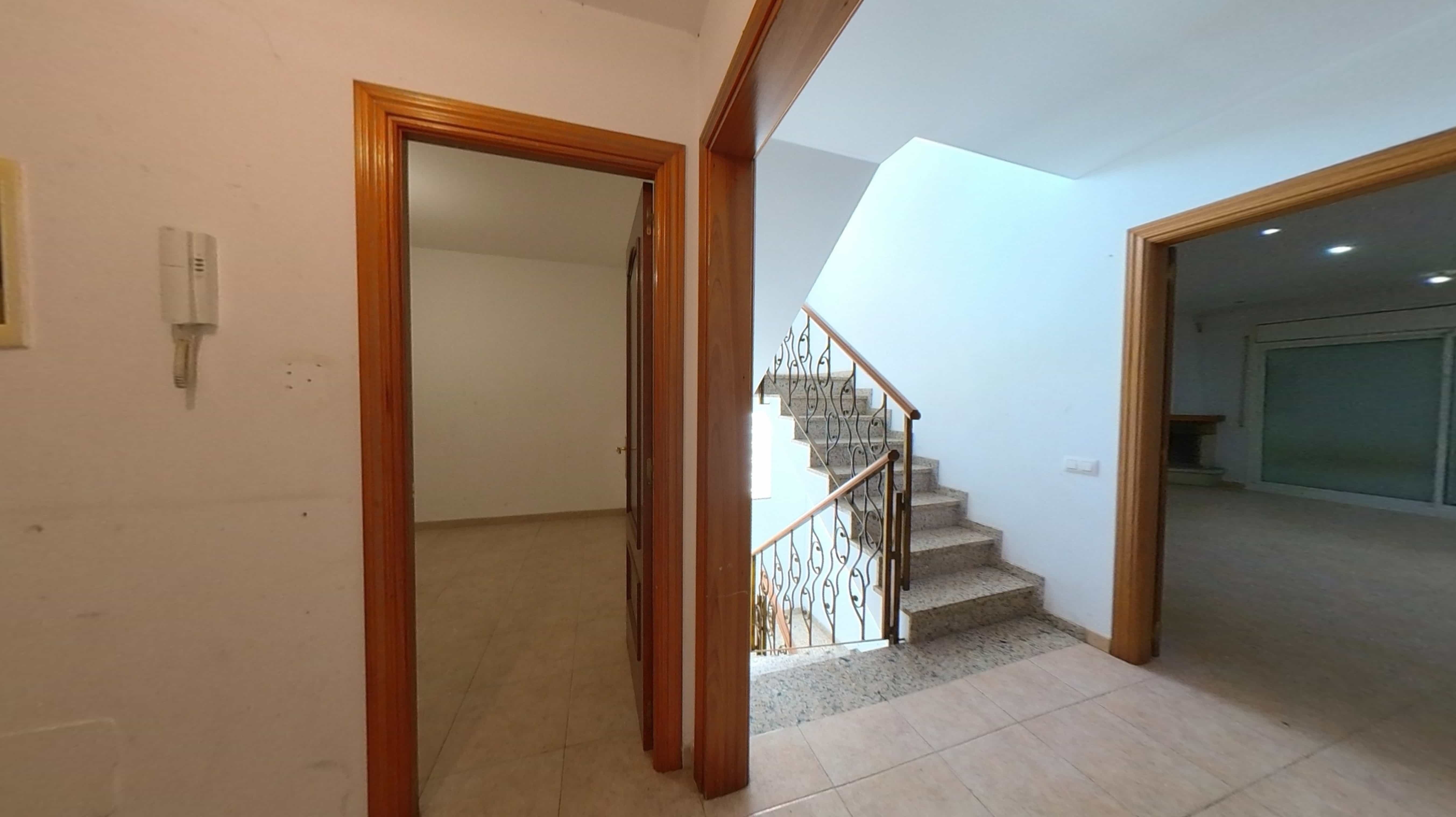 Chalet adosado en venta en calle Via Lactea