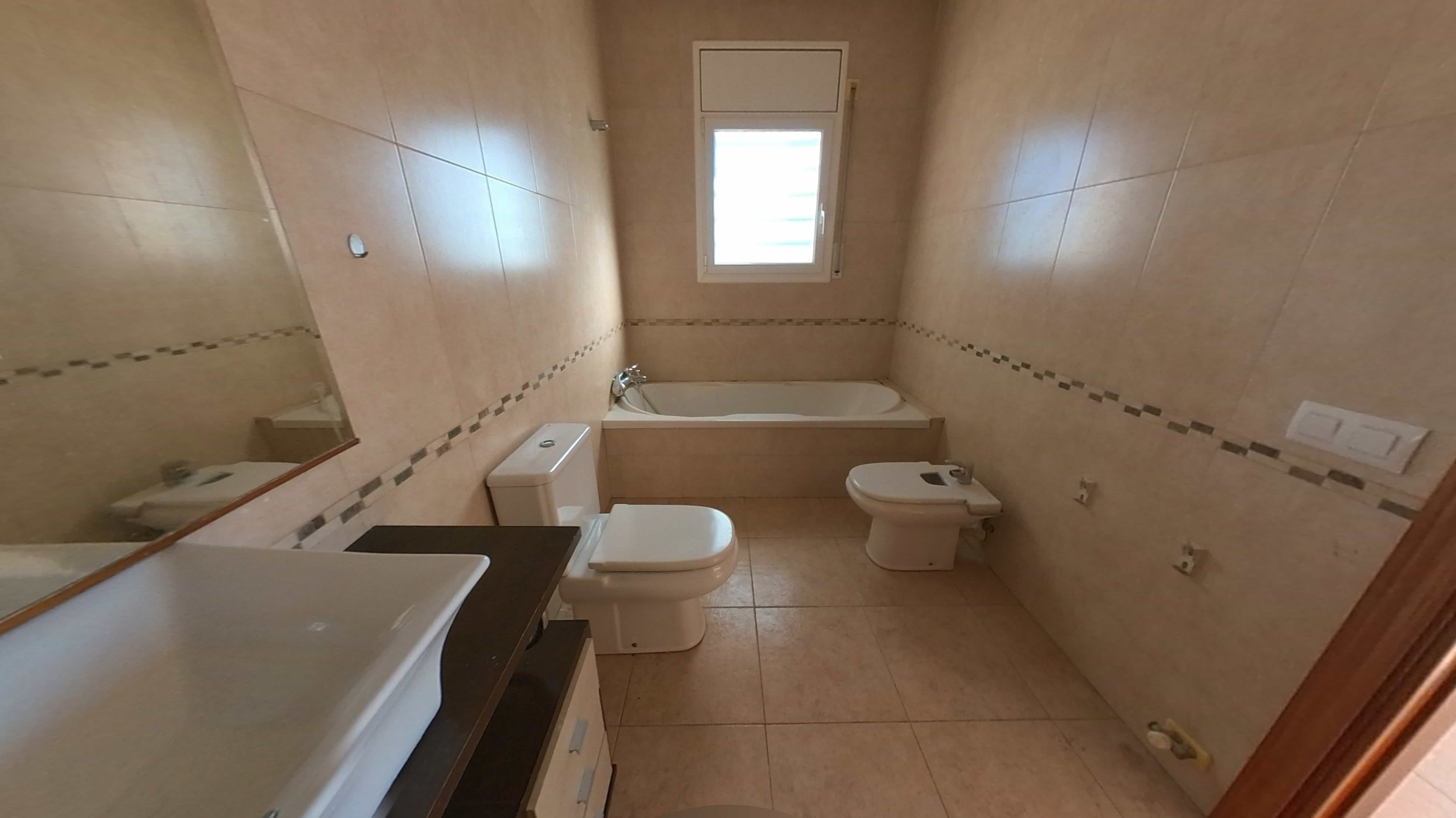 Chalet adosado en venta en calle Via Lactea