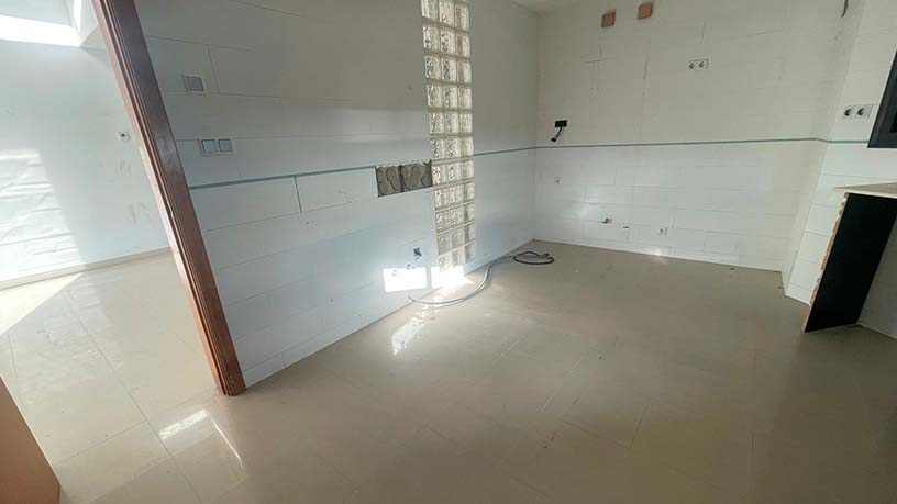 Chalet adosado en venta en calle Salvador Dali