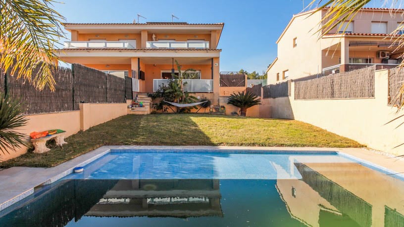 Casa en venta en carrer Carrer Montserrat Roig
