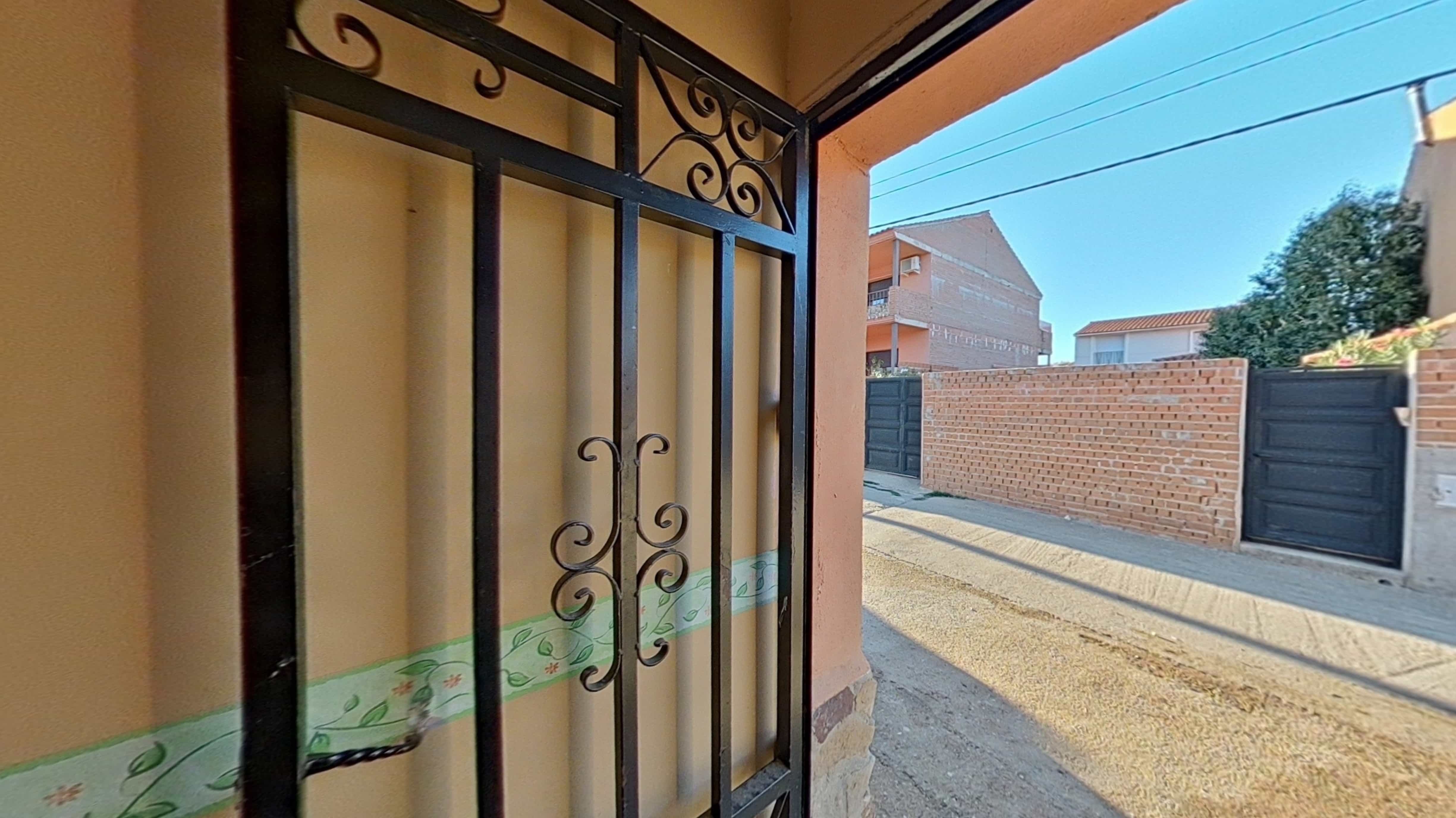 Chalet adosado en venta en calle Real