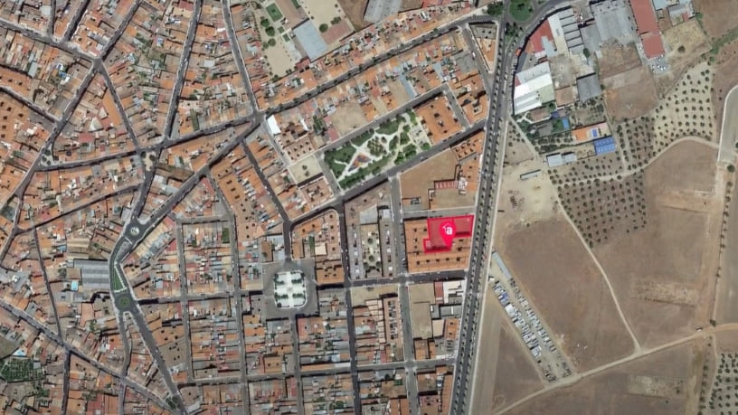 Terreno urbano en venta en calle Cornalvo