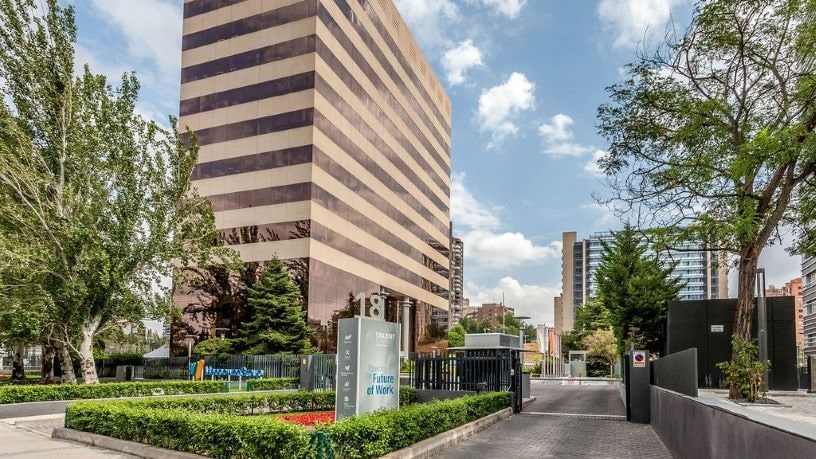 Inmueble en avenida Burgos, Madrid, Madrid