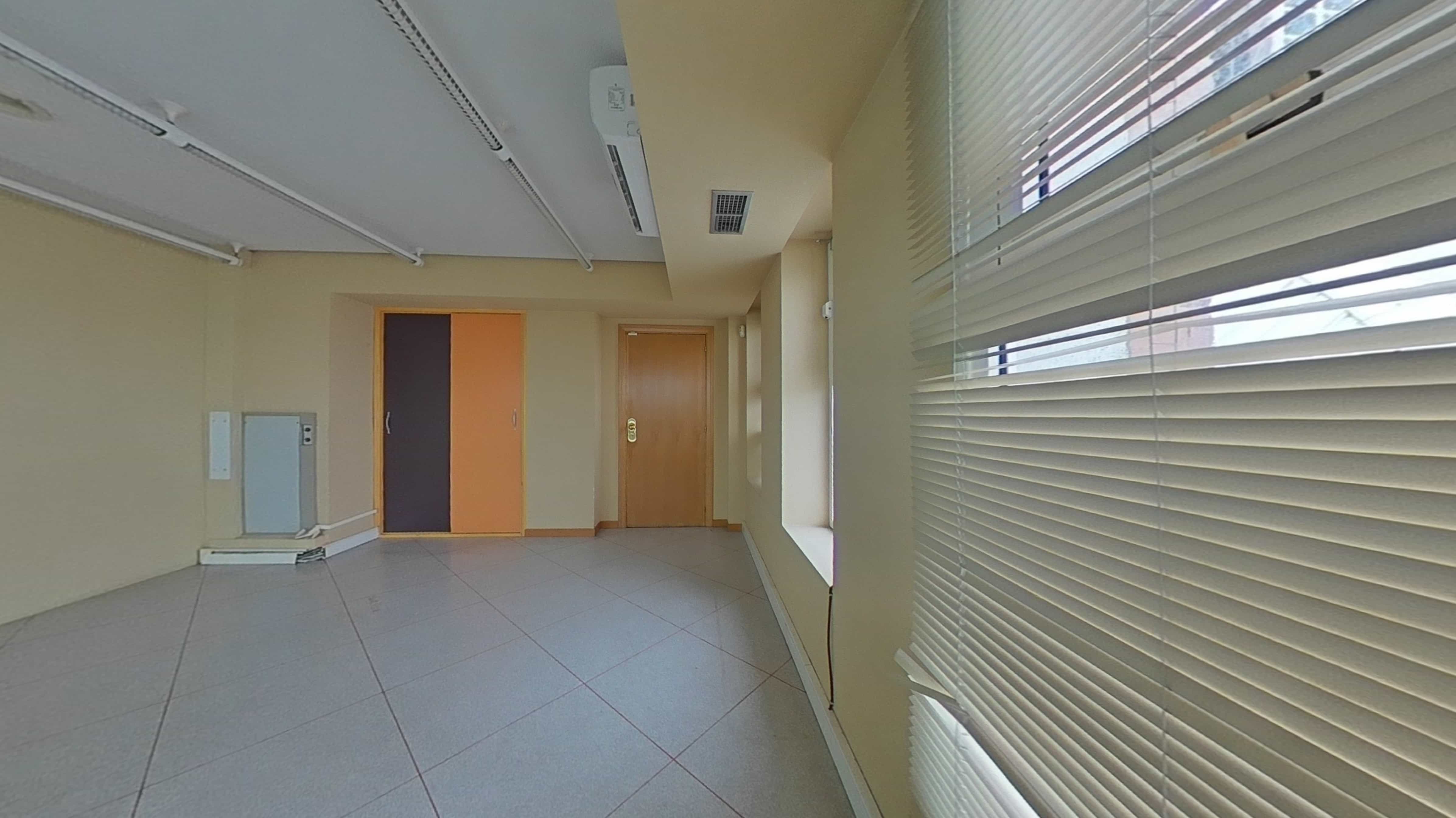 Local en venta en calle Via Complutense