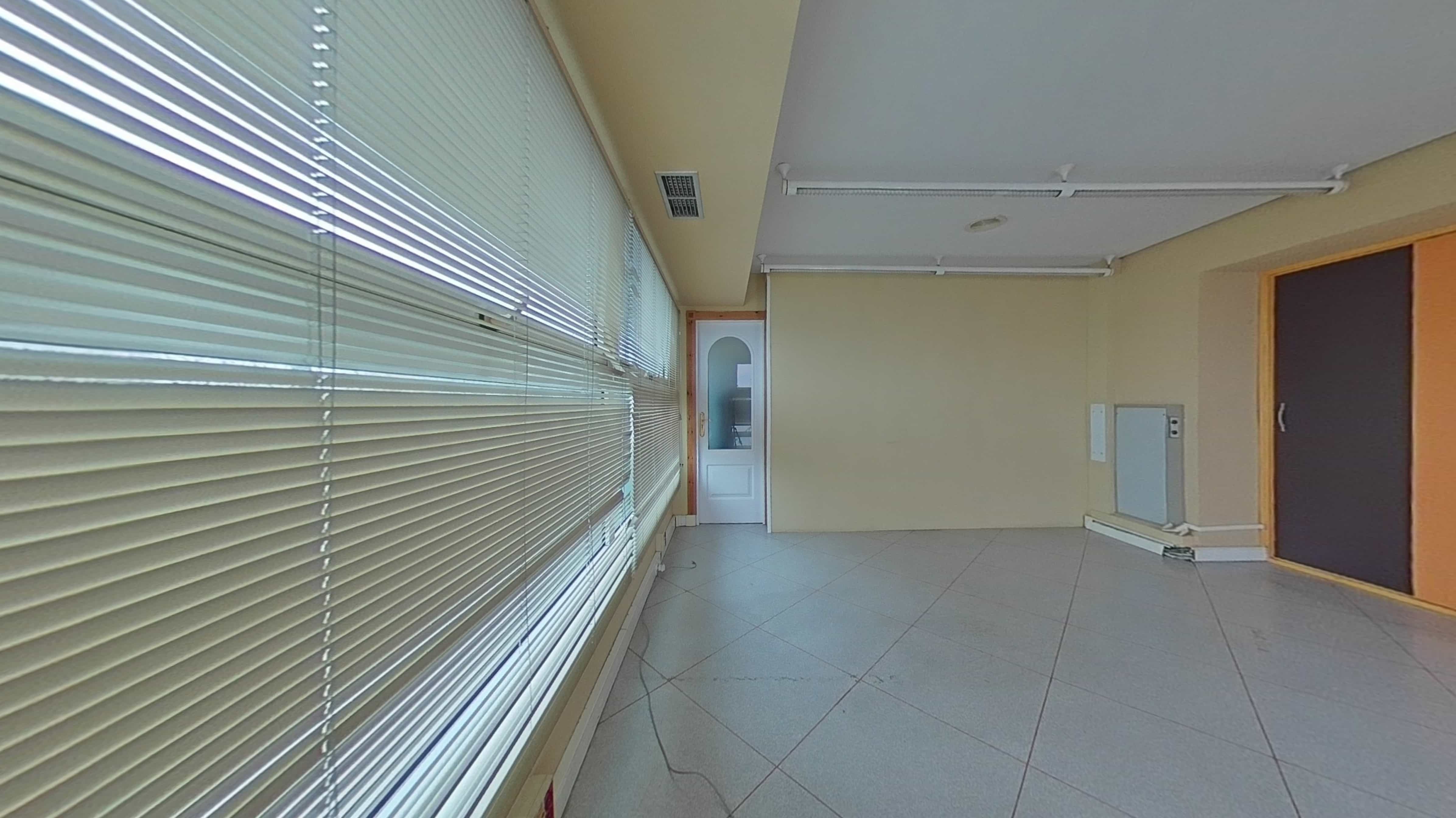 Local en venta en calle Via Complutense