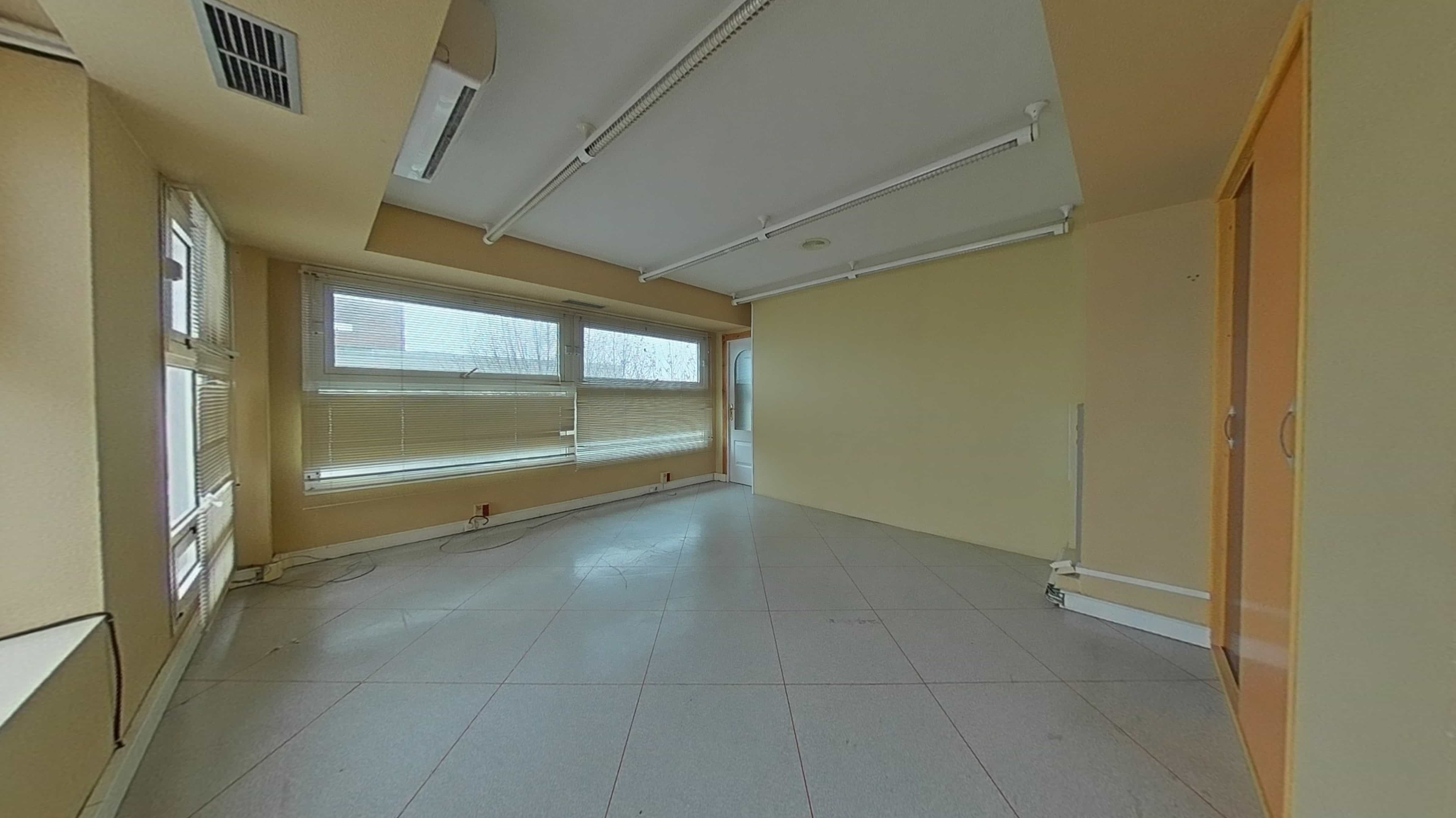 Local en venta en calle Via Complutense