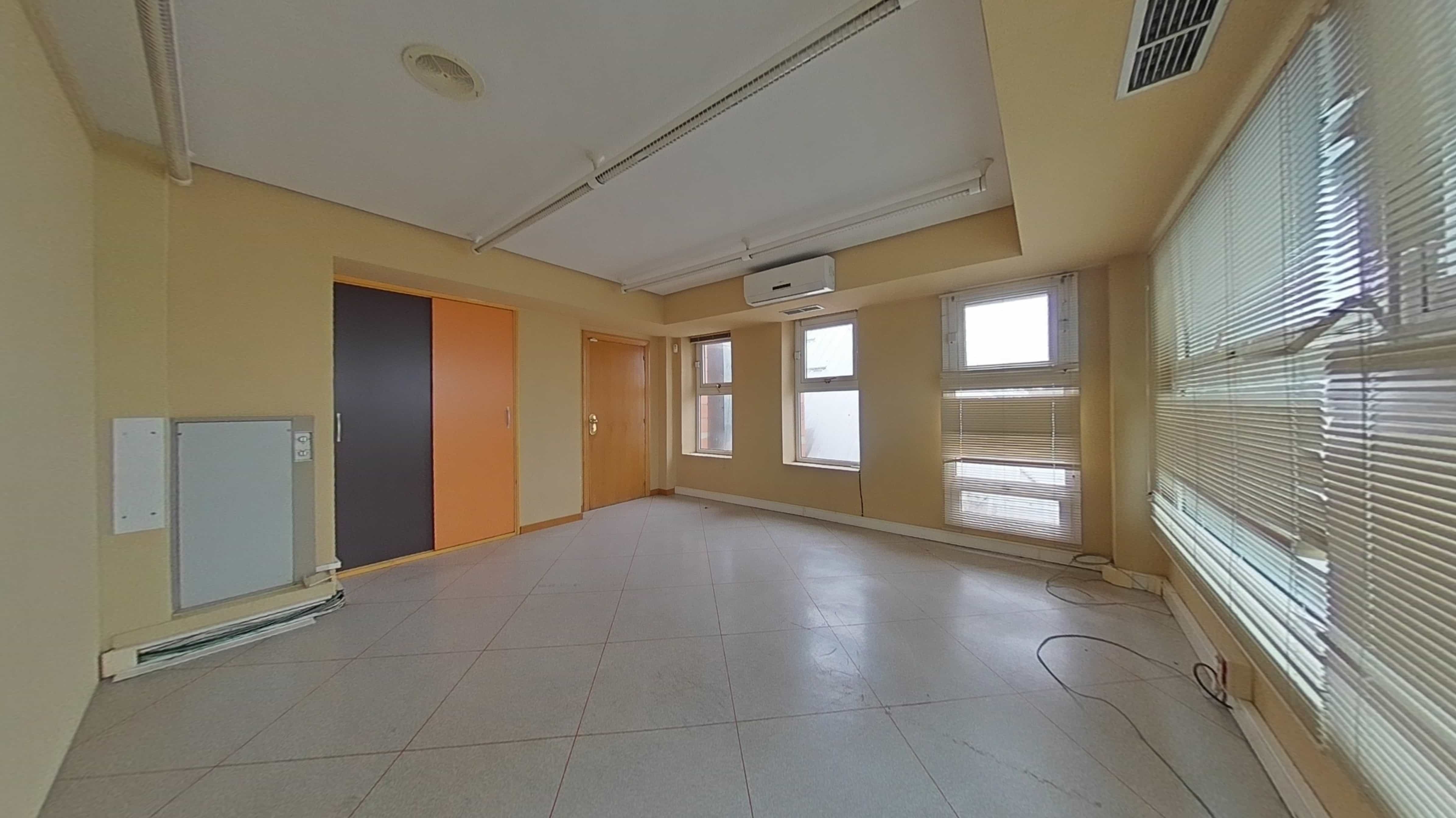 Local en venta en calle Via Complutense