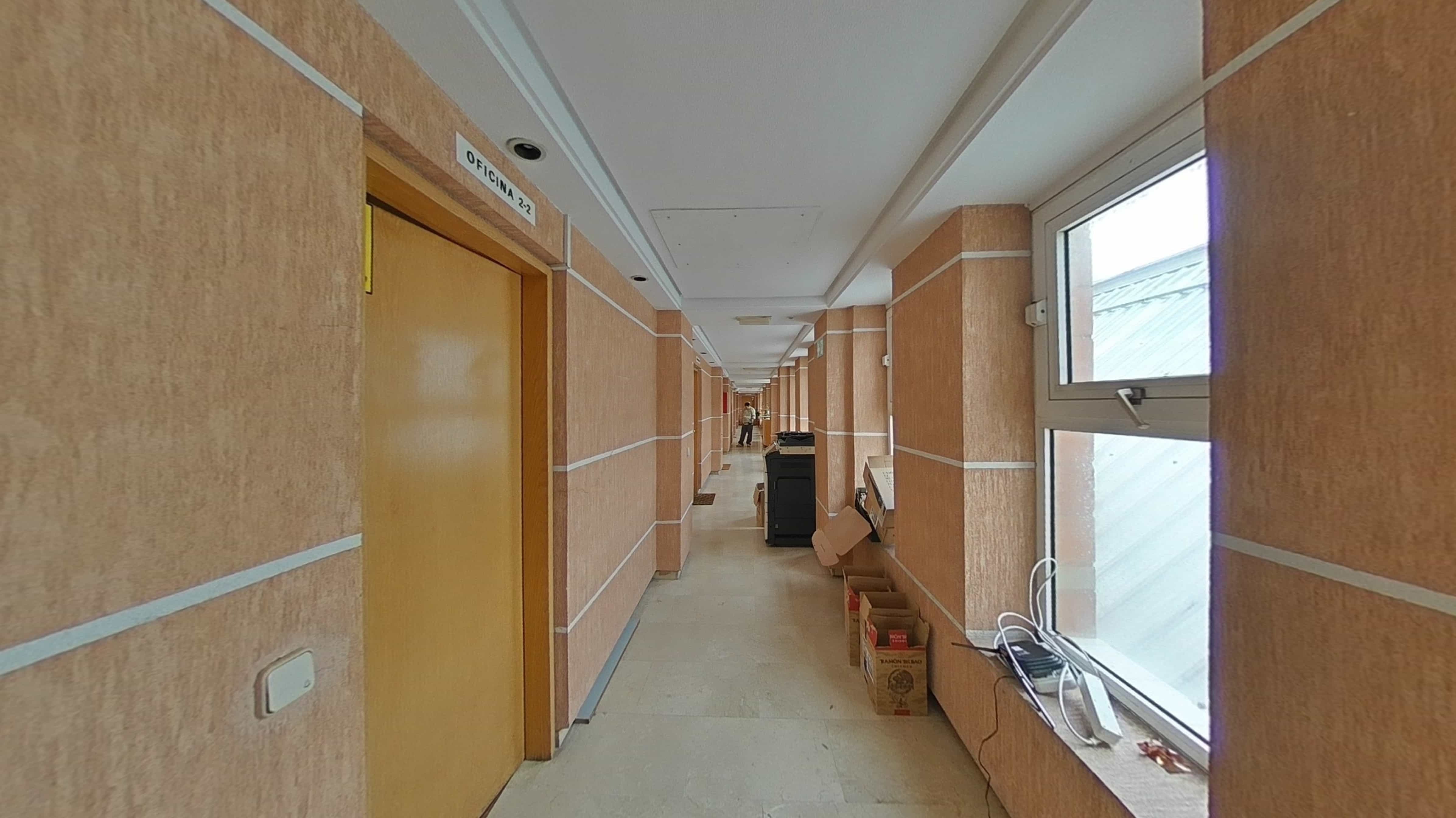 Local en venta en calle Via Complutense