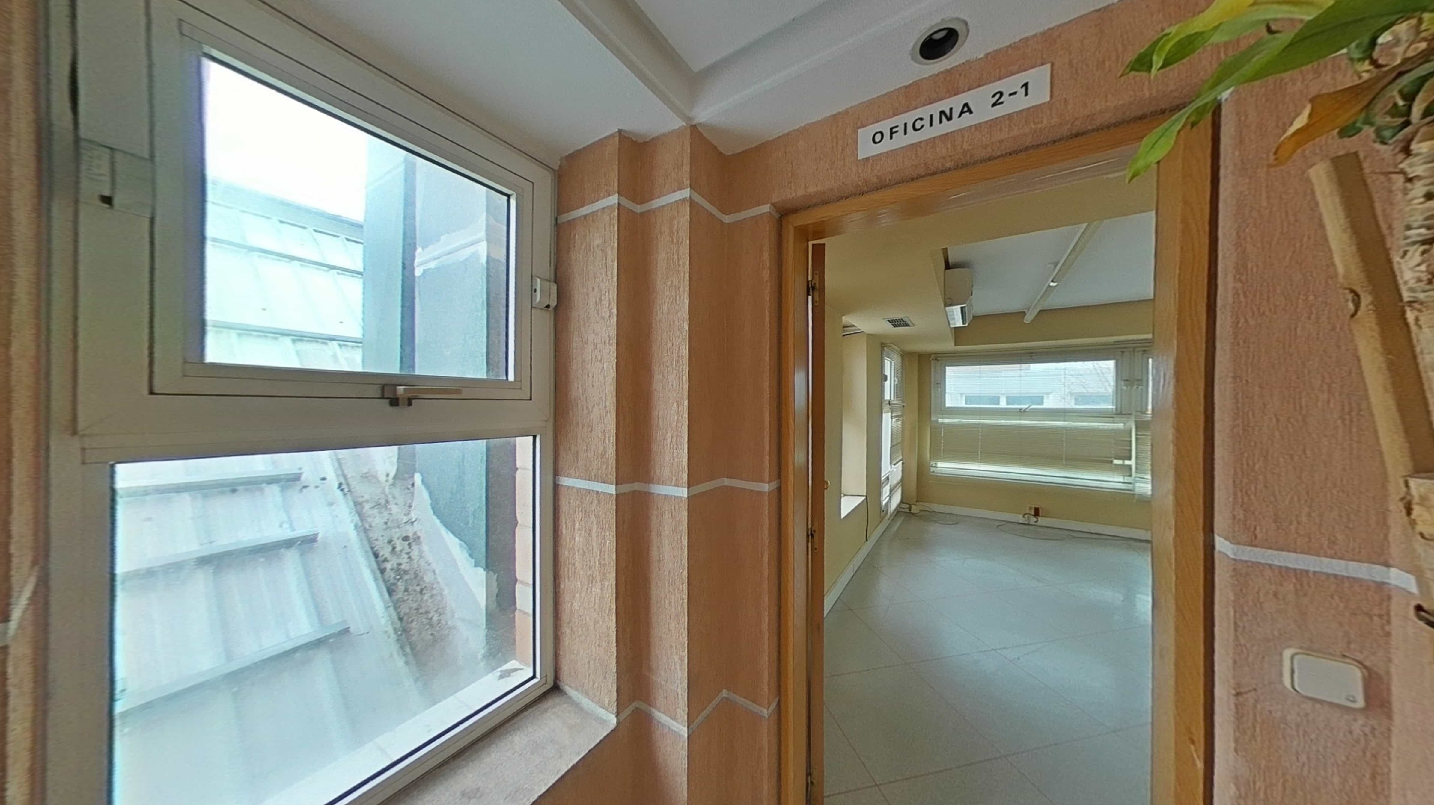 Local en venta en calle Via Complutense